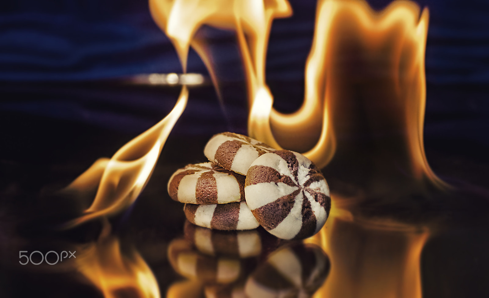 Sony Alpha DSLR-A700 + Minolta AF 70-210mm F4 Macro sample photo. Choco fire photography
