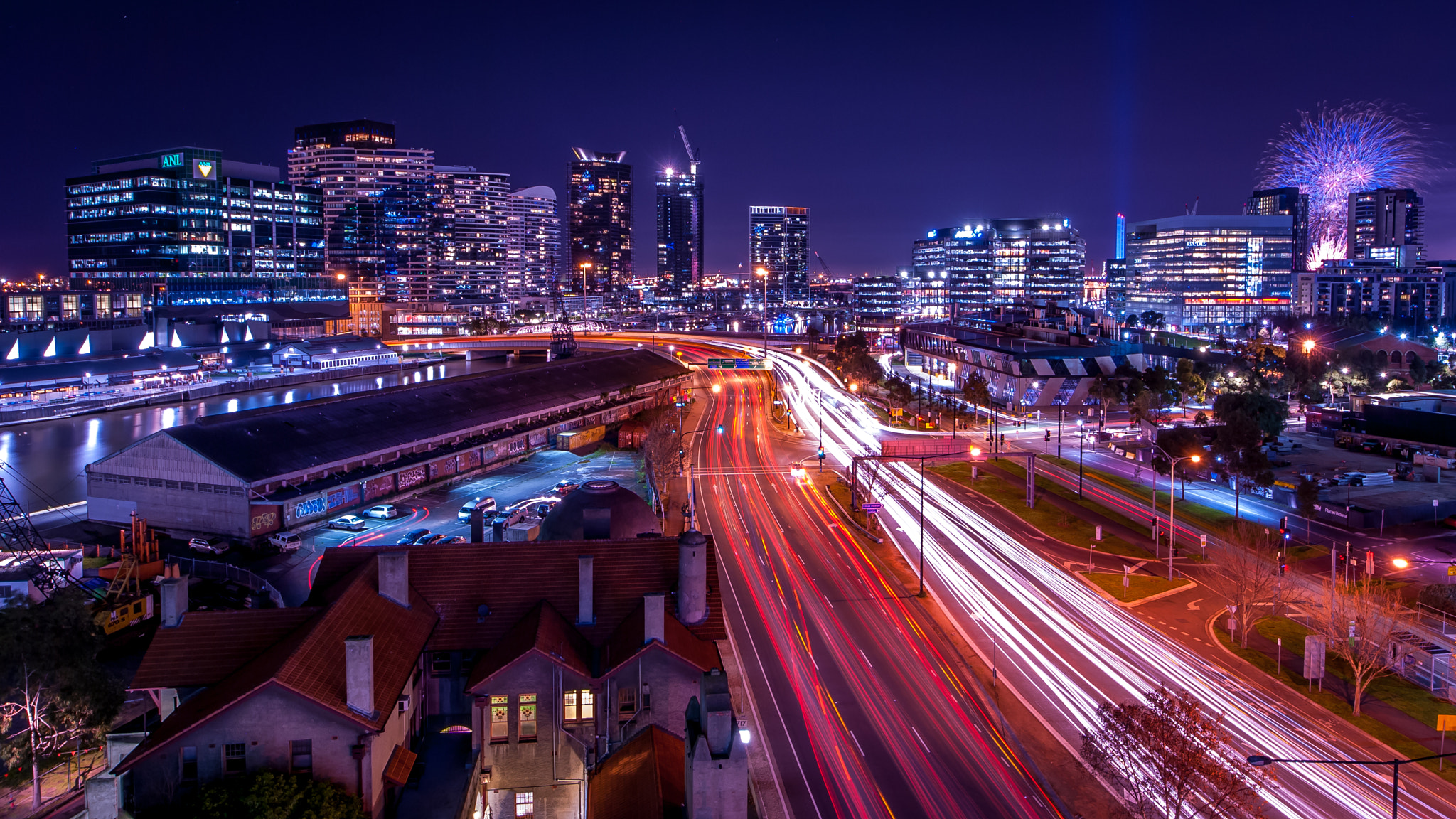Sigma 8-16mm F4.5-5.6 DC HSM sample photo. Rush hour photography