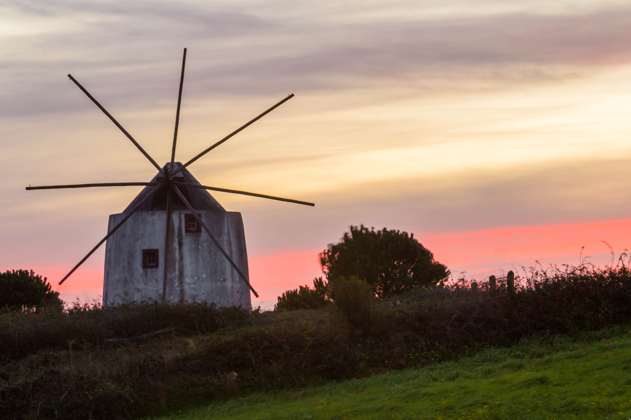 Canon EF 70-200mm F2.8L IS USM sample photo. Old windmill | moinho de vento photography