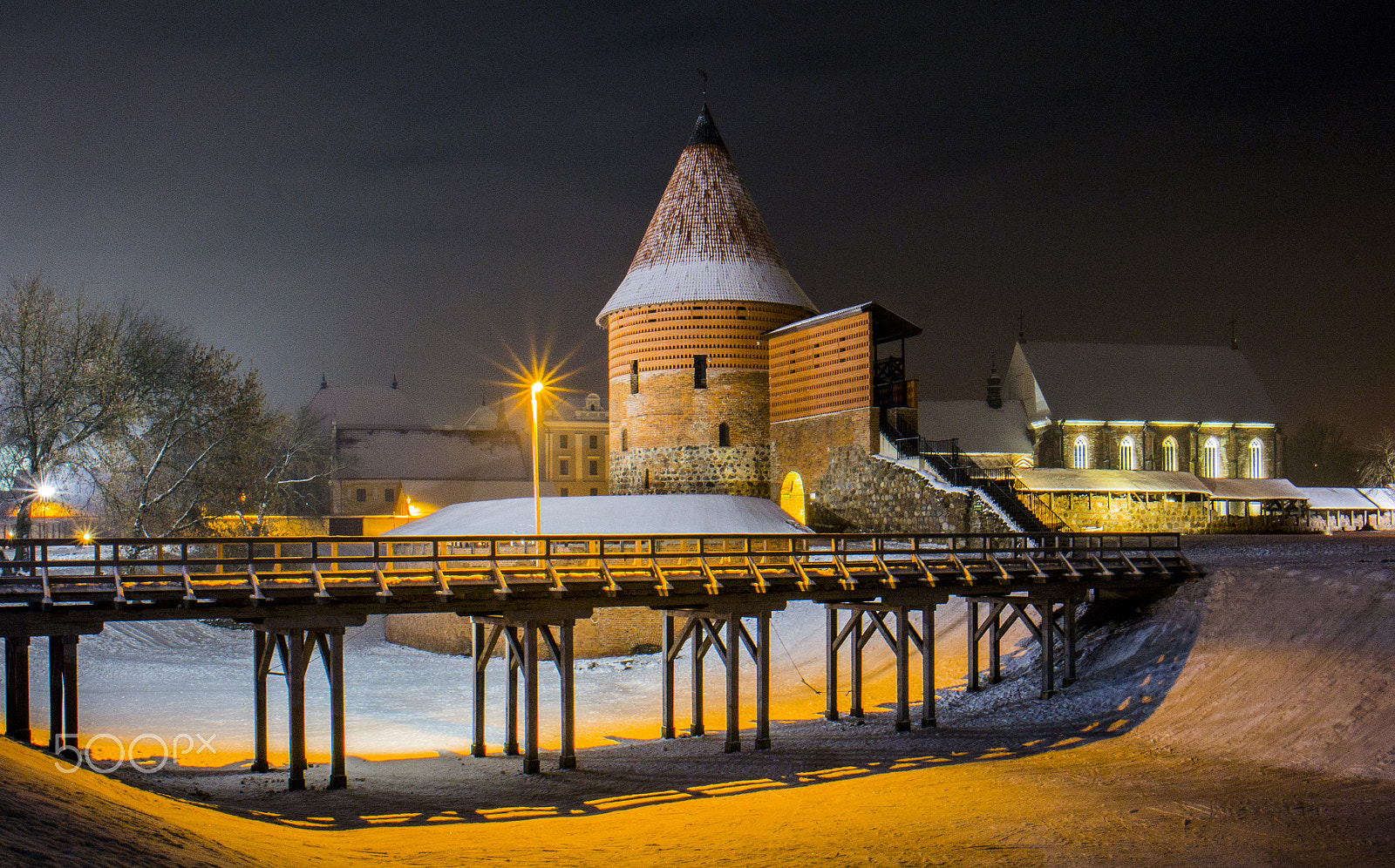 Samsung NX2000 + Samsung NX 18-55mm F3.5-5.6 OIS sample photo. Kaunas castle photography