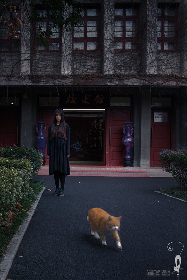 Canon EF-S 24mm F2.8 STM sample photo.  谁说黑不下来啊，换版本，#暗黑# 摄影：星tap 出镜：唐竹轩  photography