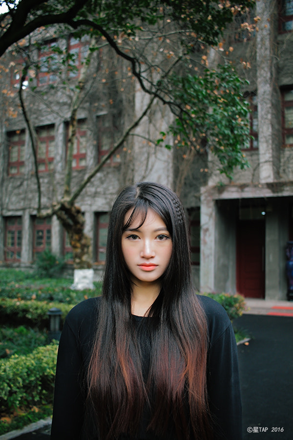 Canon EF-S 24mm F2.8 STM sample photo.  谁说黑不下来啊，换版本，#暗黑# 摄影：星tap 出镜：唐竹轩  photography