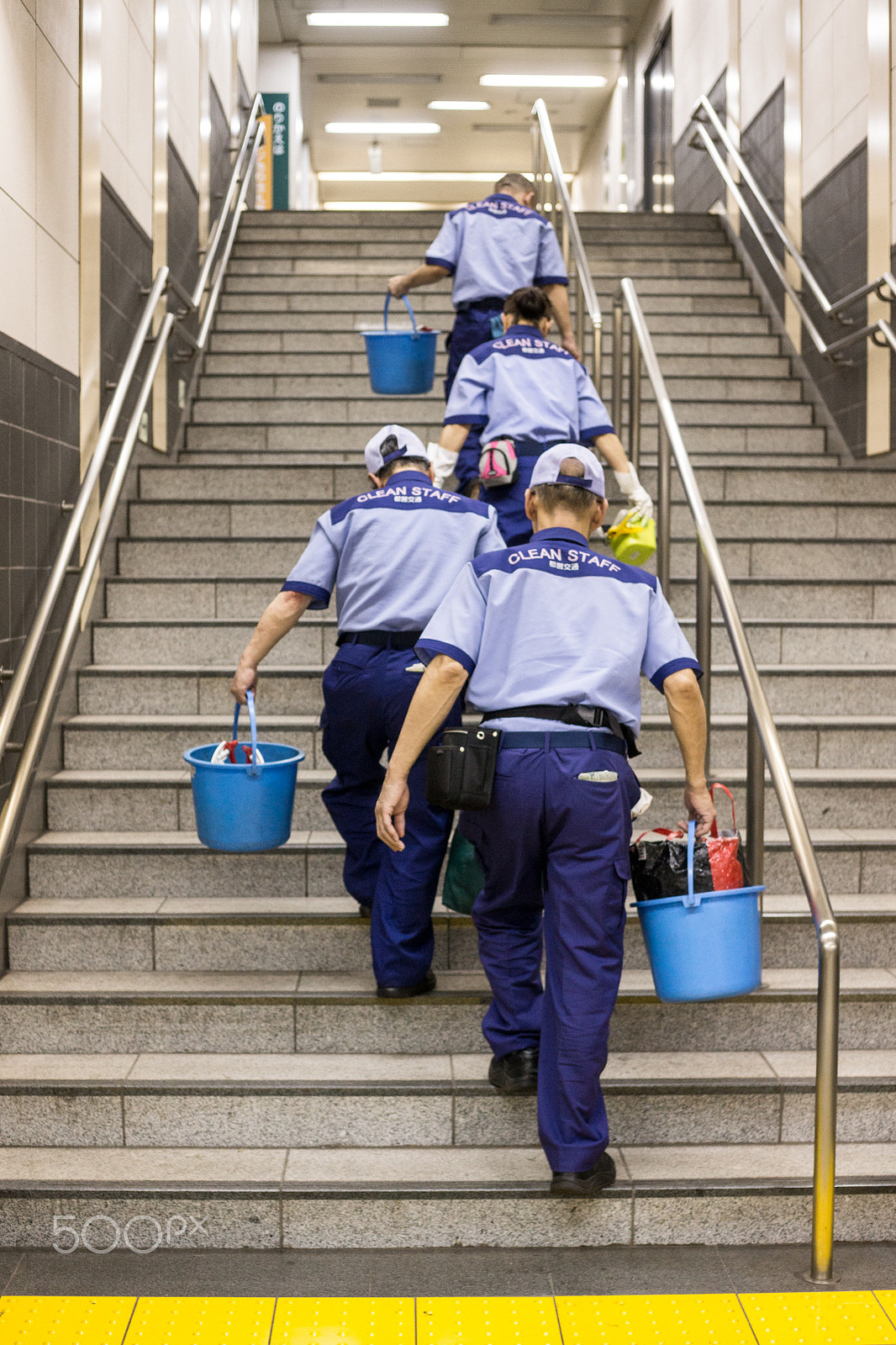 Sony Alpha NEX-7 + E 32mm F1.8 sample photo. Team cleaning the subway in tokyo photography