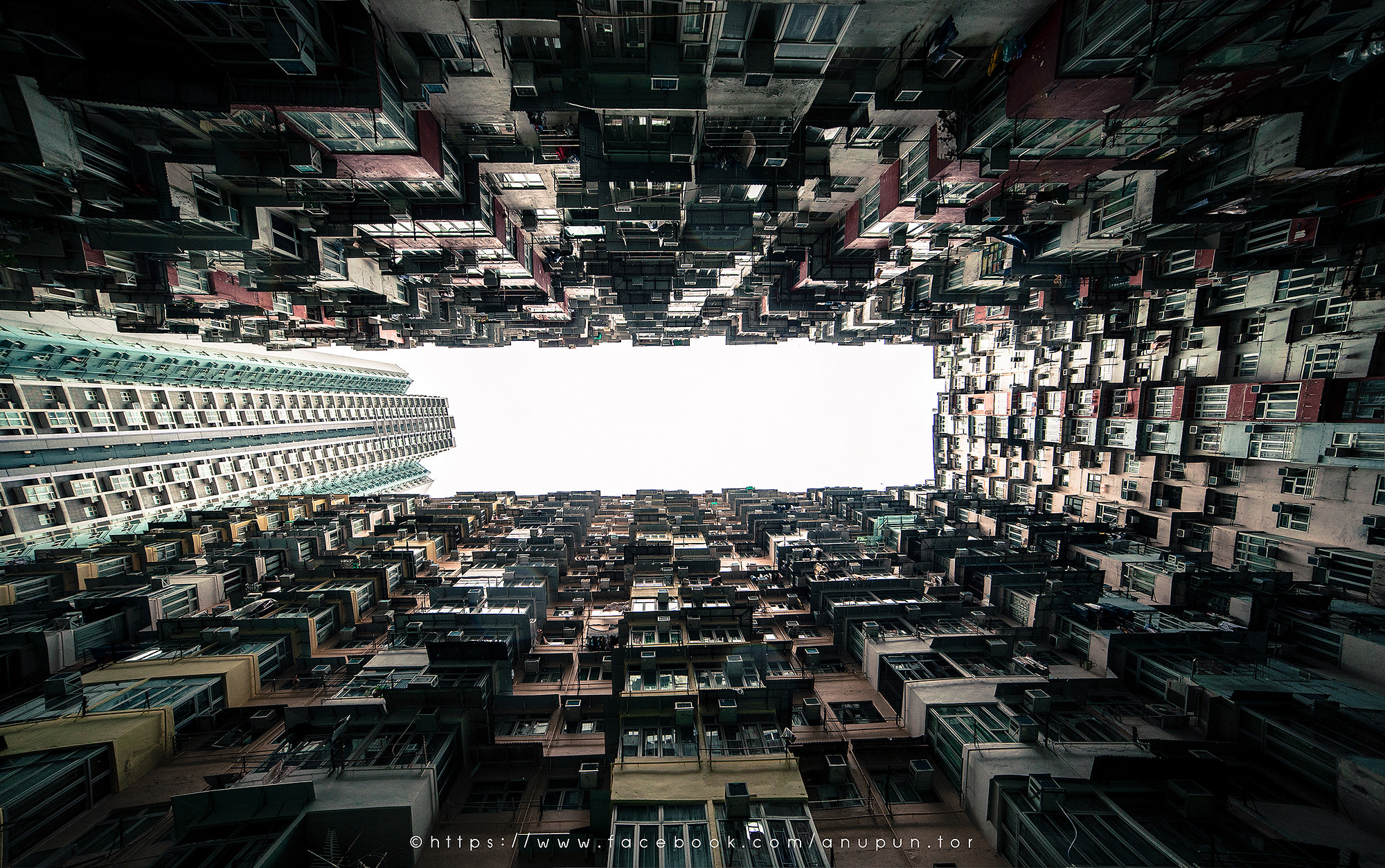 Samyang 14mm F2.8 ED AS IF UMC sample photo. Old building in hong kong photography