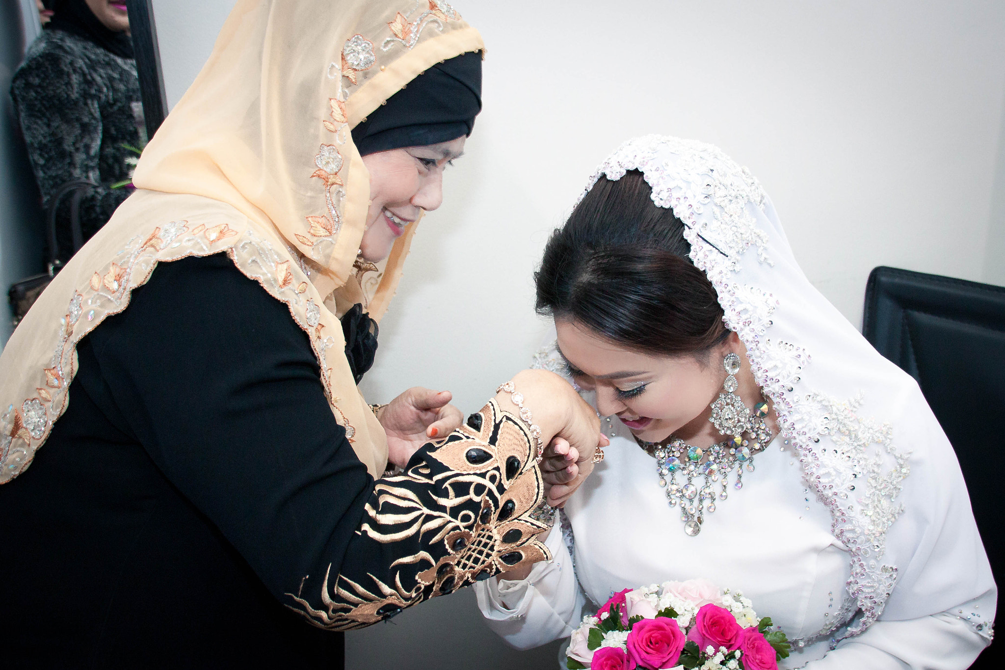 Sigma 18-250mm F3.5-6.3 DC OS HSM sample photo. Marinah & najib engagement photography
