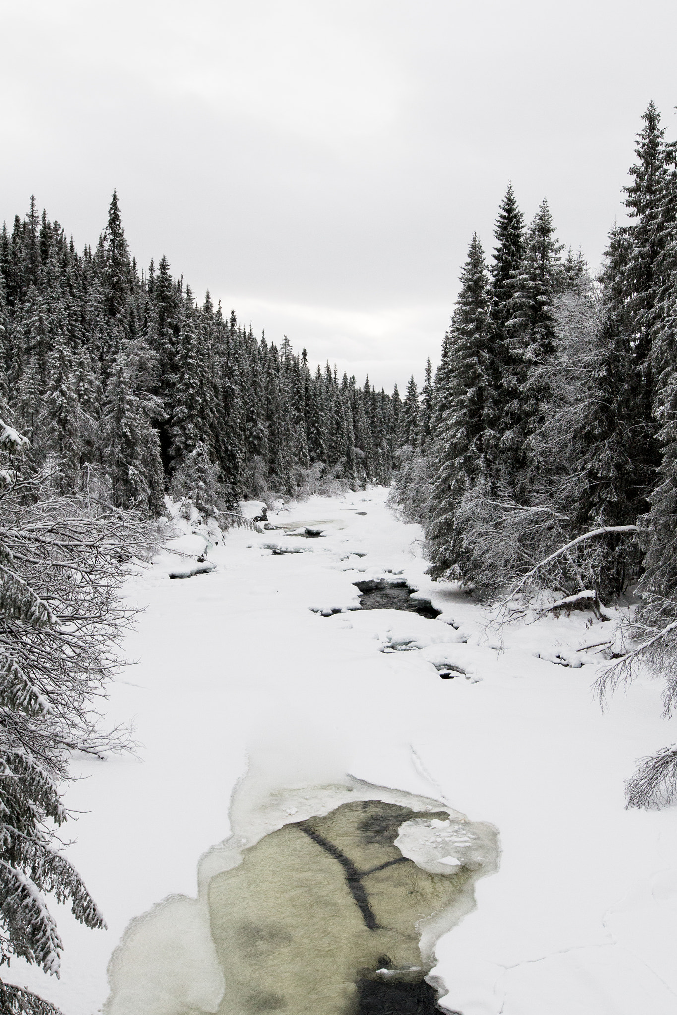 Canon EOS 7D + Sigma 20mm F1.4 DG HSM Art sample photo. Frozen river photography