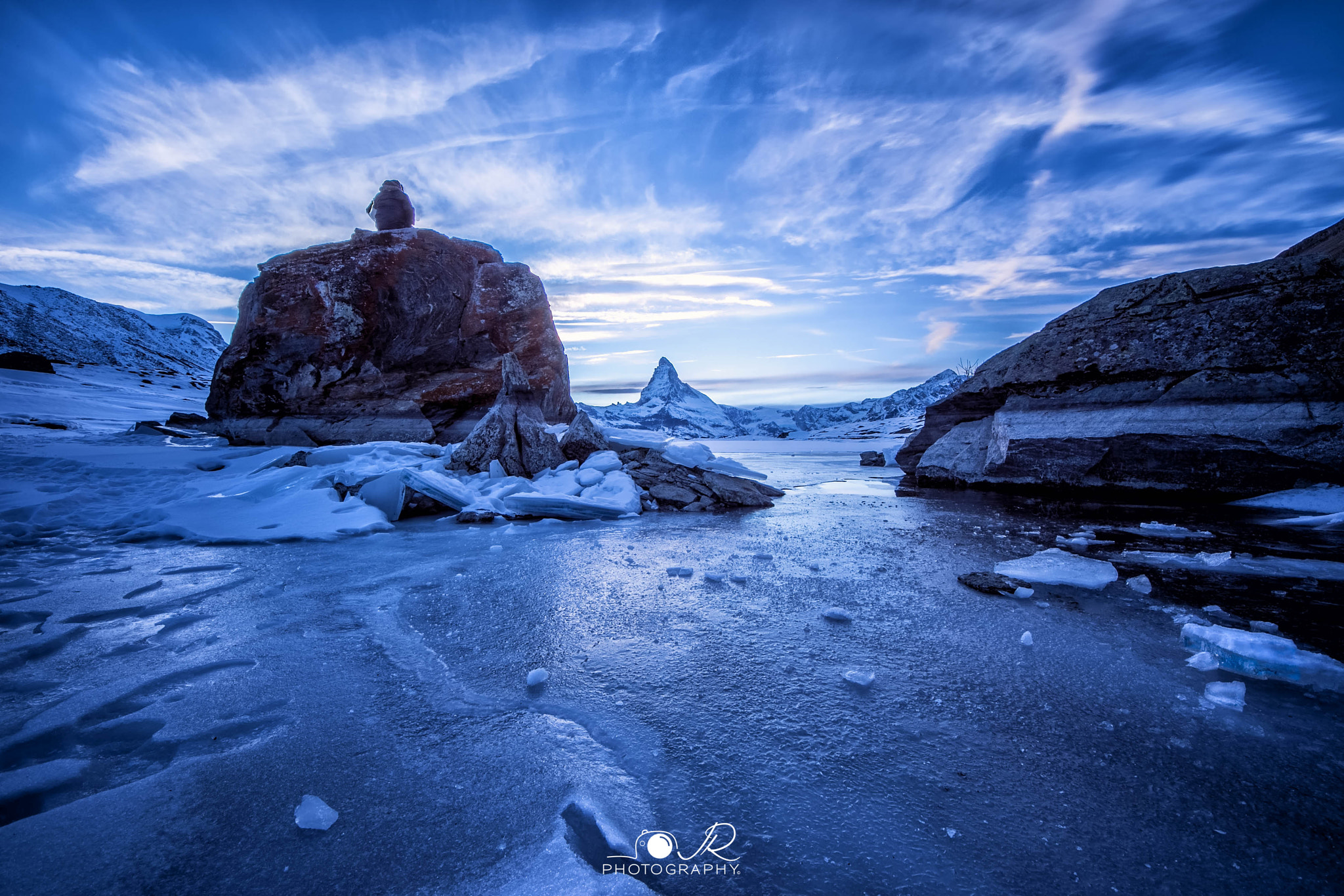 Sigma 8-16mm F4.5-5.6 DC HSM sample photo. On the rocks photography