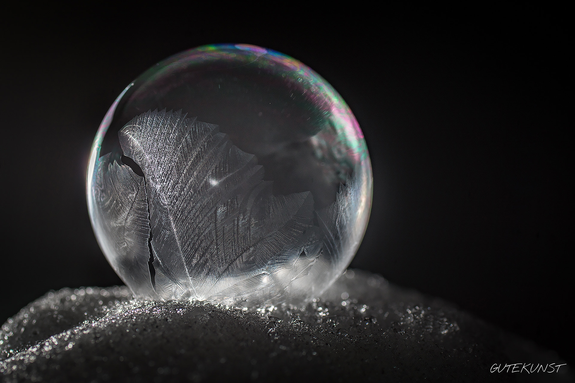 Sony ILCA-77M2 sample photo. Frozen bubble n°1 photography