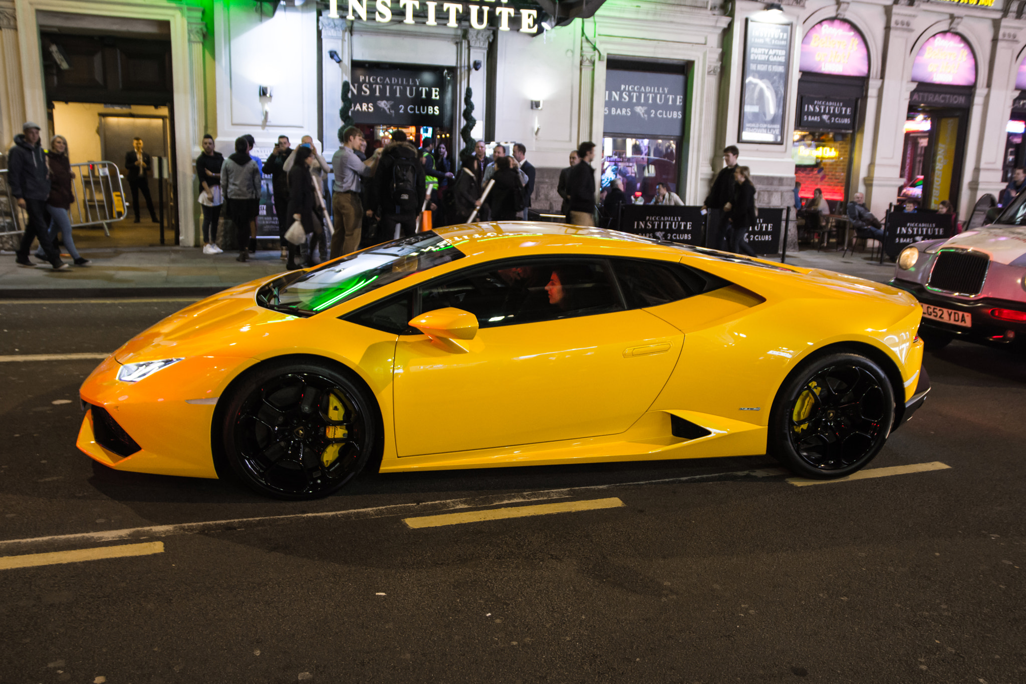 Sigma 17-70mm F2.8-4 DC Macro OS HSM | C sample photo. Taxi please photography