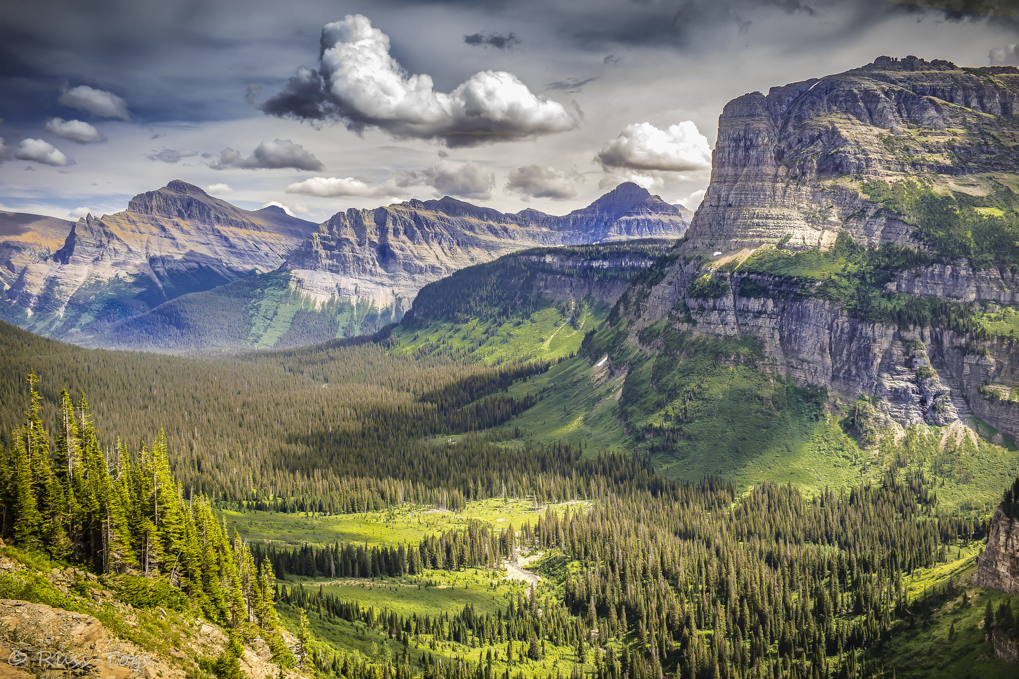 Samsung NX30 + Samsung NX 20mm F2.8 Pancake sample photo. Magnificant valley photography