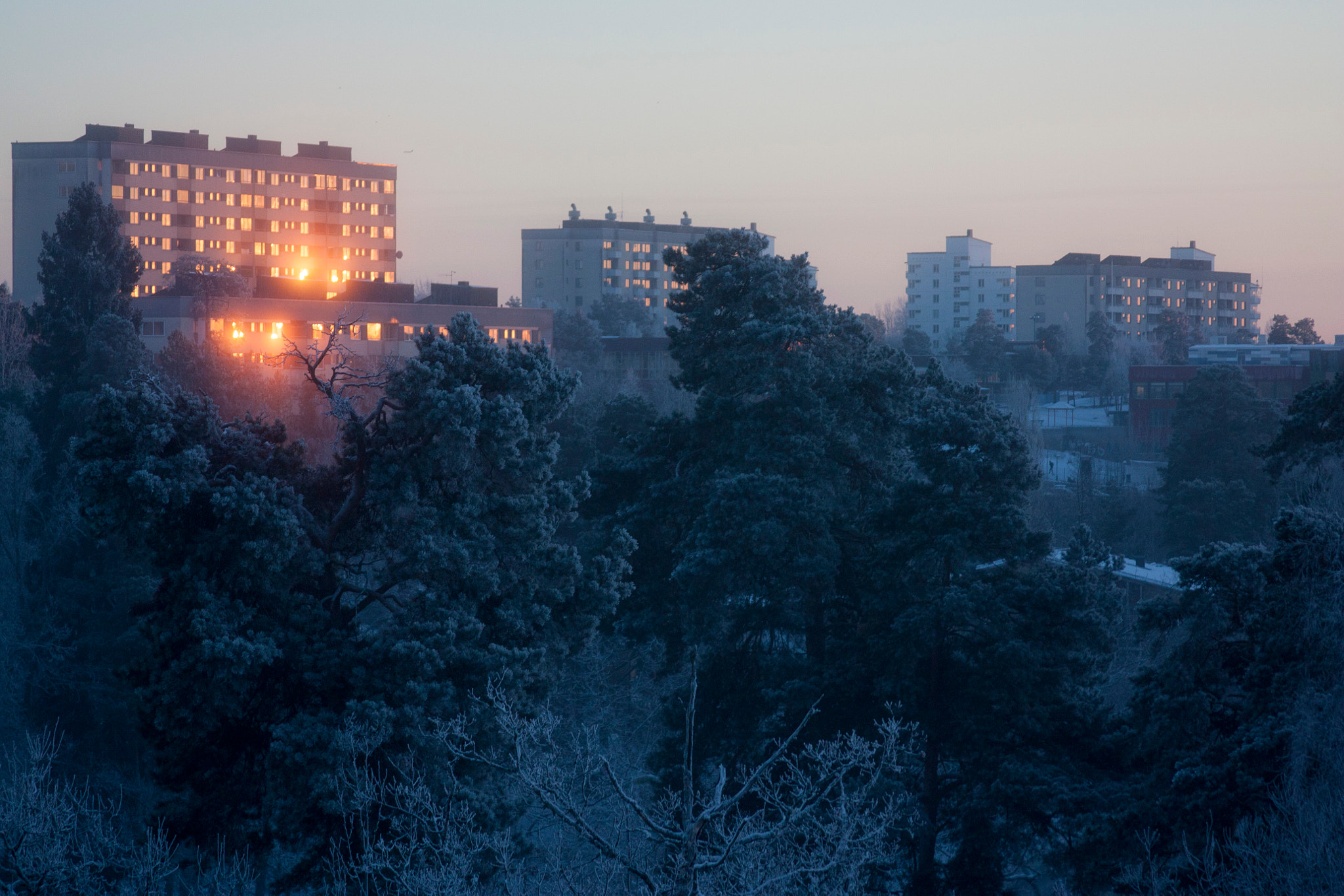 Canon EF 28-135mm F3.5-5.6 IS USM sample photo. Sunset in suburb photography