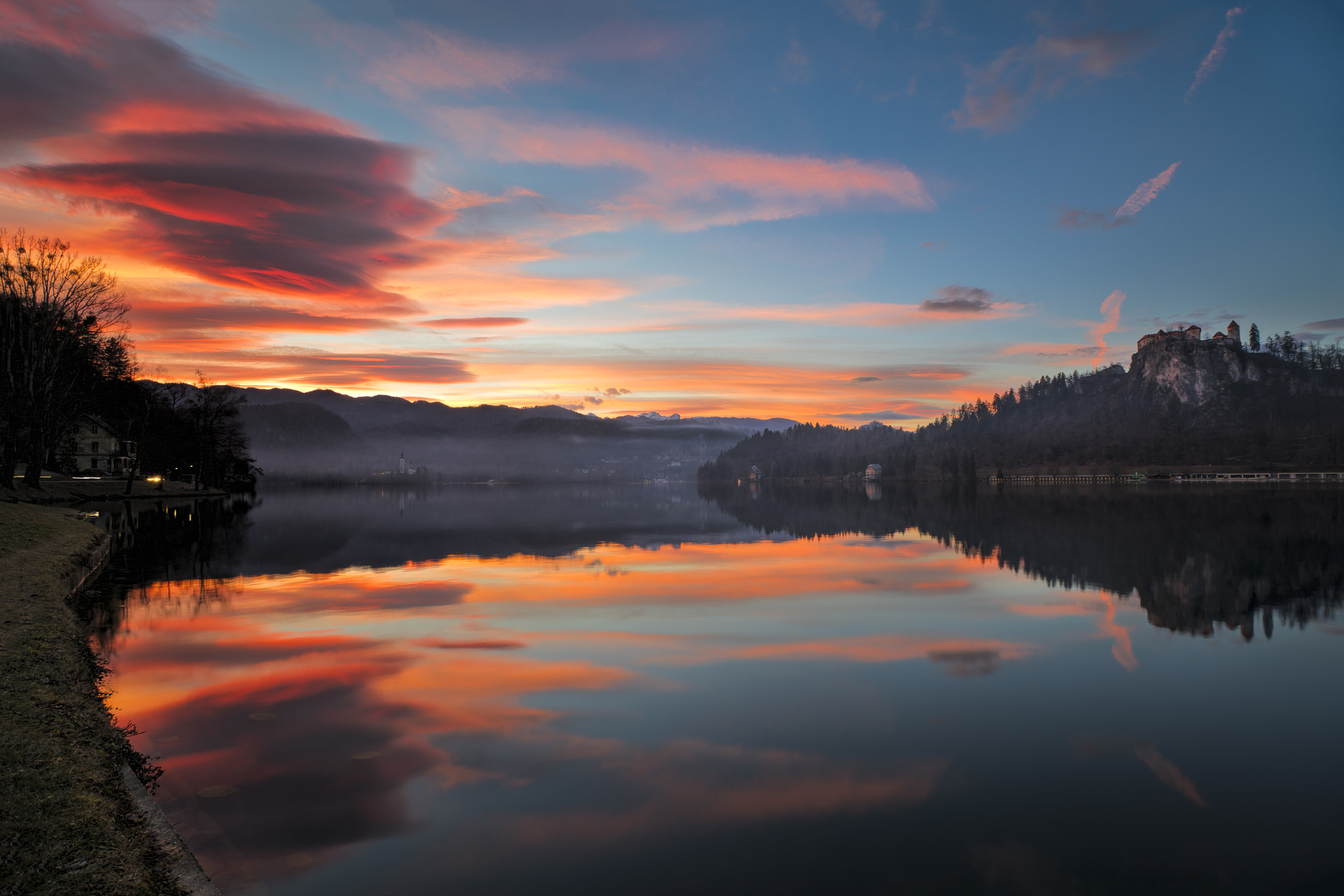 Sony a7R II + Sony Vario-Sonnar T* 16-35mm F2.8 ZA SSM sample photo. Sunset at lake bled photography