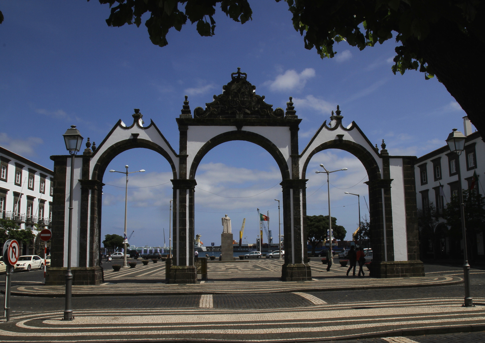 Canon 17-50mm sample photo. Frame photography