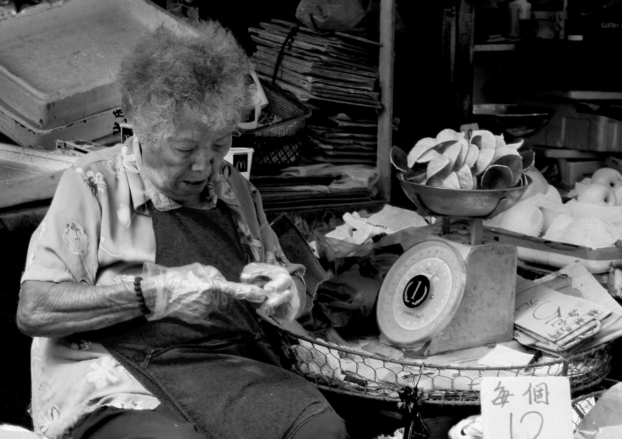 Canon EF 28-80mm f/3.5-5.6 sample photo. Old worker photography
