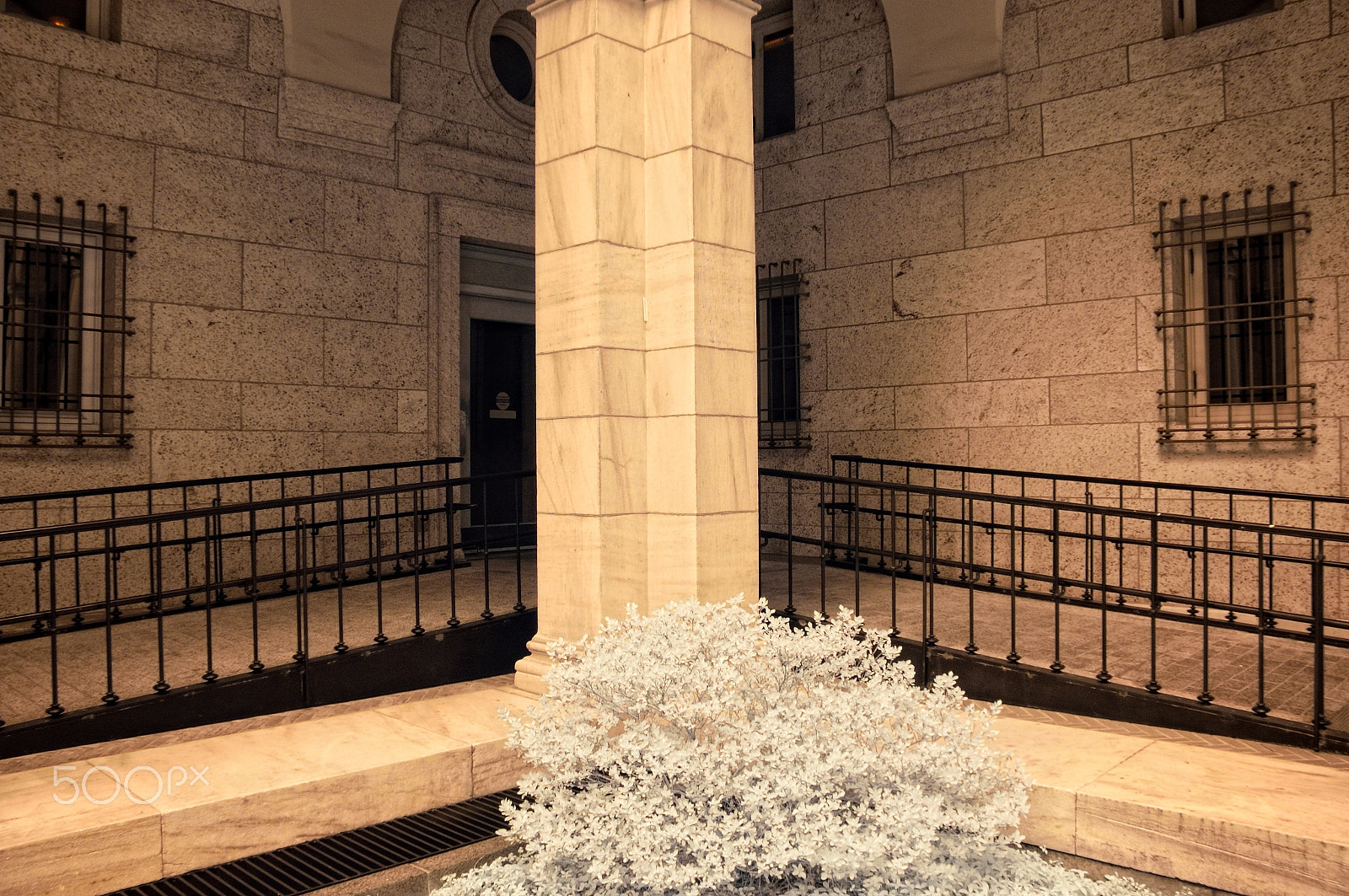 Nikon D70s sample photo. Courtyard column, ir photography