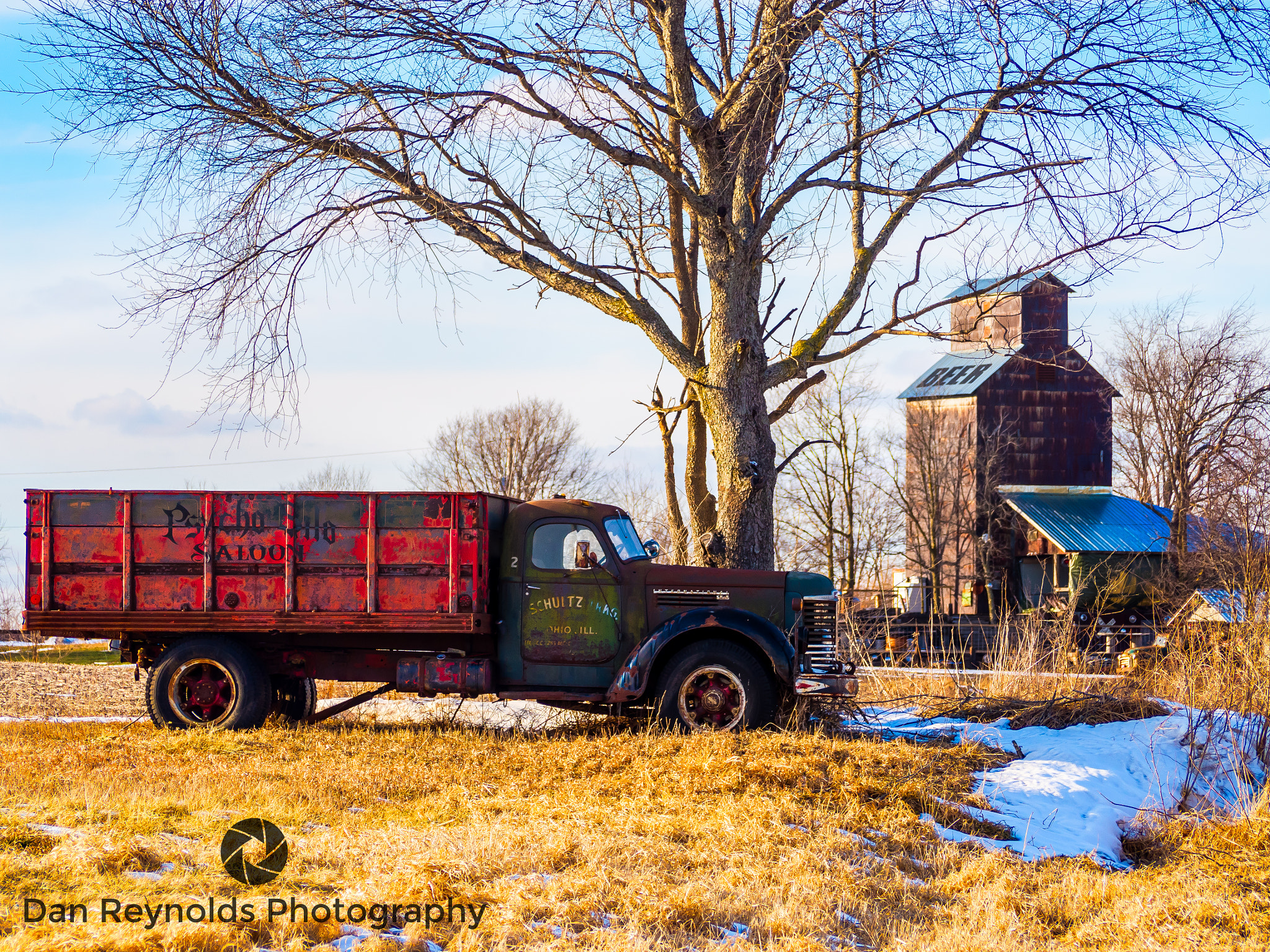 Panasonic Lumix G Vario 45-200mm F4-5.6 OIS sample photo. Old truck, old beer photography