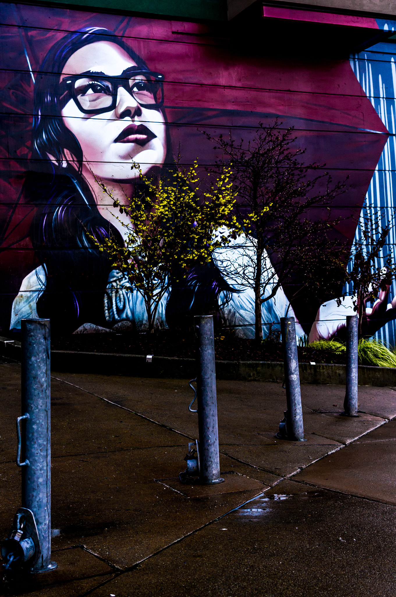 35mm F2.8 ZA sample photo. Wall contemplation photography