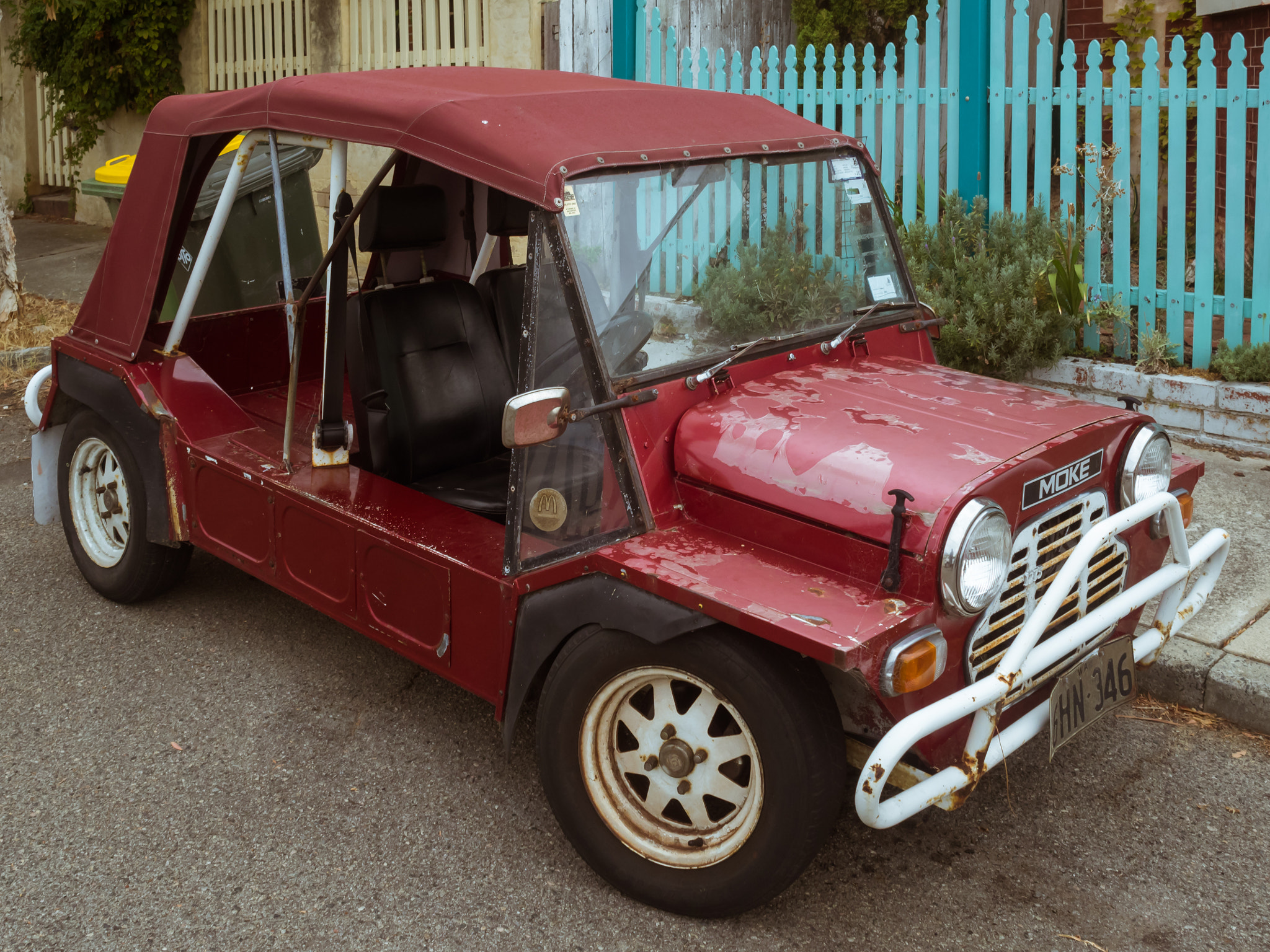 Olympus OM-D E-M1 + Olympus M.Zuiko Digital 17mm F1.8 sample photo. Mini moke photography