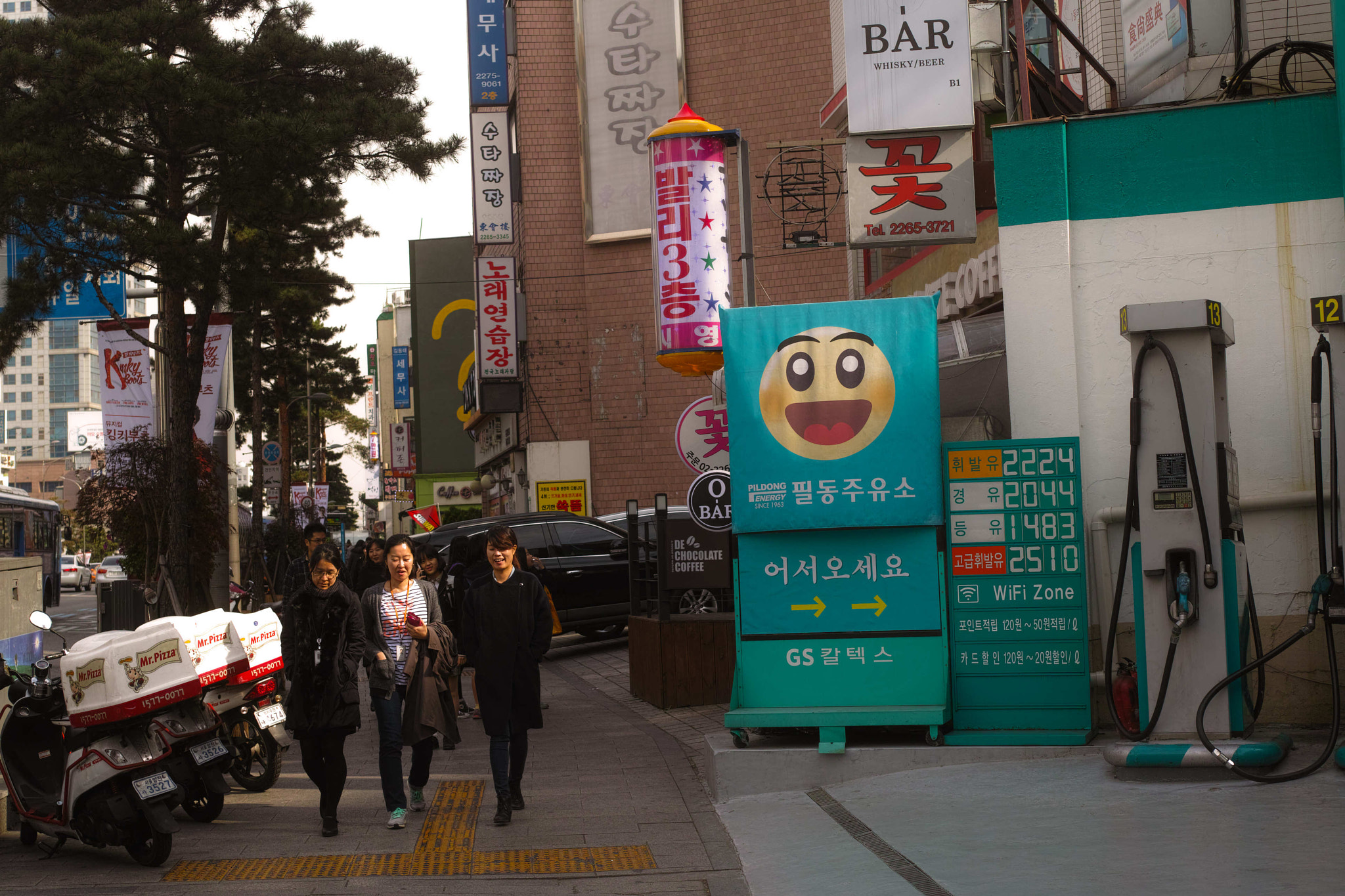 Sigma DP2 Merrill + Sigma 30mm F2.8 sample photo. Street south korea photography