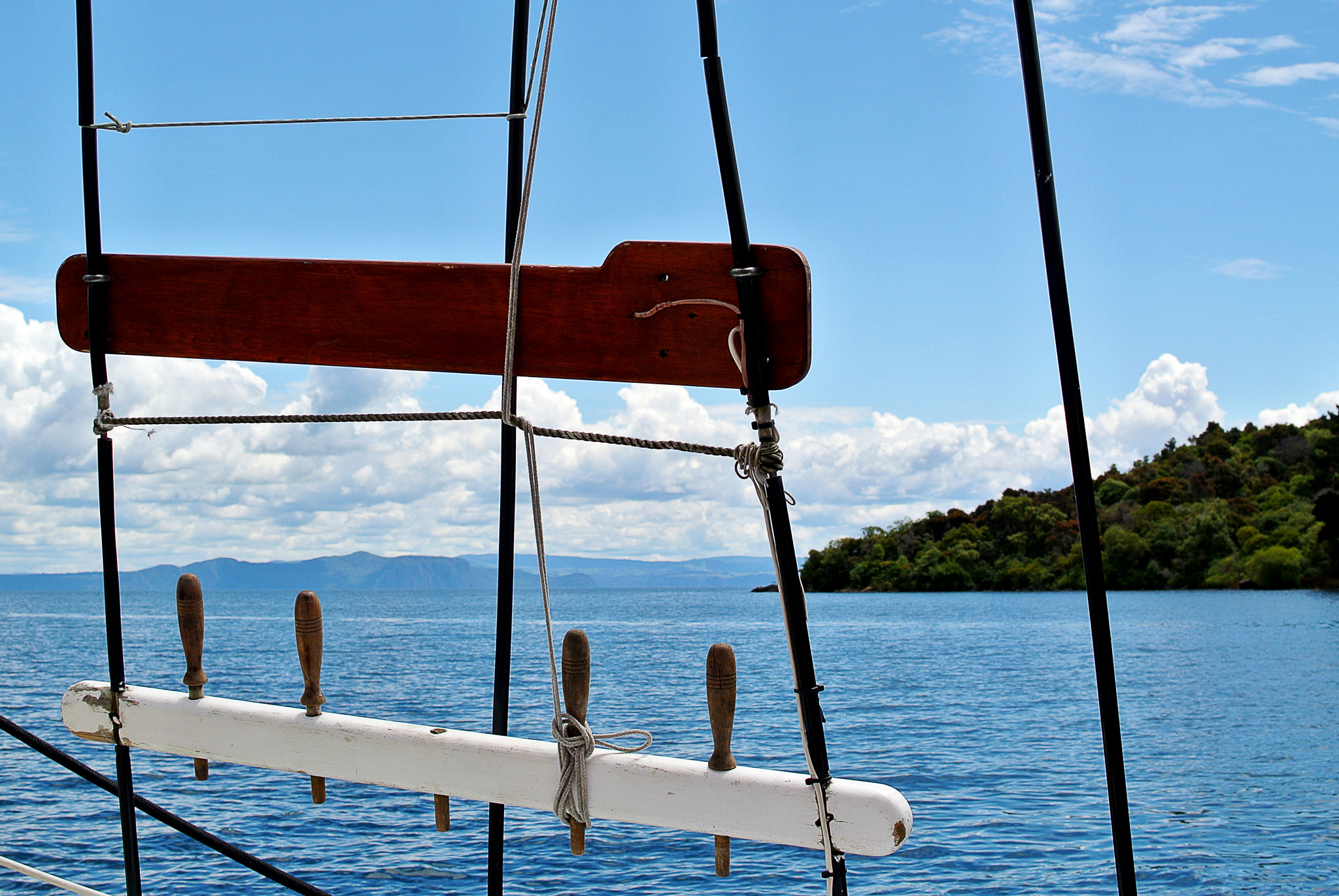 Nikon 1 V1 + Nikon 1 Nikkor 18.5mm F1.8 sample photo. Taupo lake - new zealand - sail fearless photography