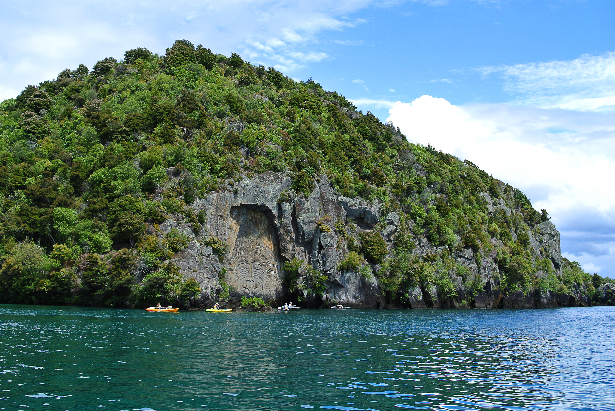 Nikon 1 V1 + Nikon 1 Nikkor 18.5mm F1.8 sample photo. Taupo lake - new zealand - the face photography