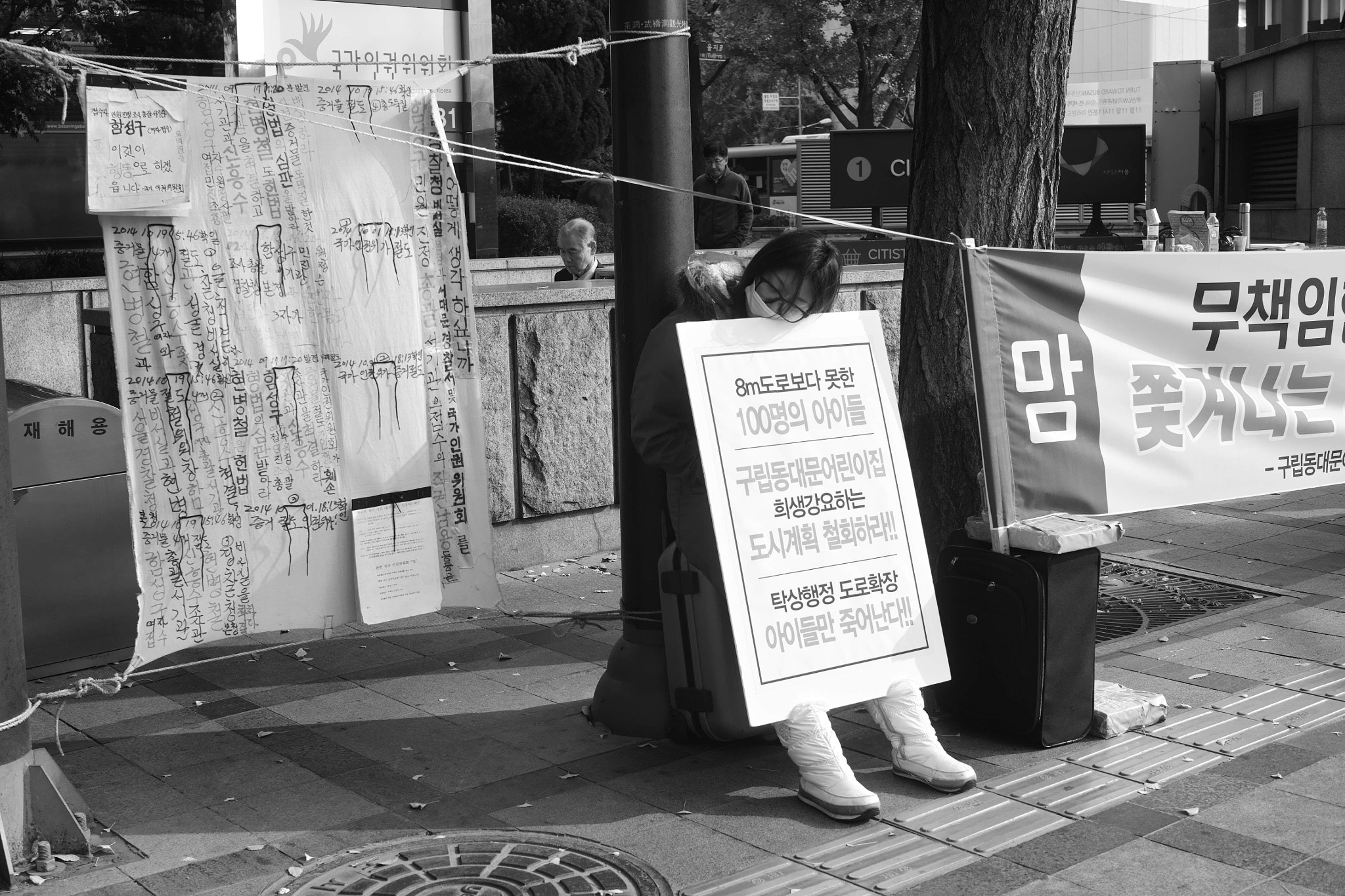 Sigma DP2 Merrill + Sigma 30mm F2.8 sample photo. Street south korea photography