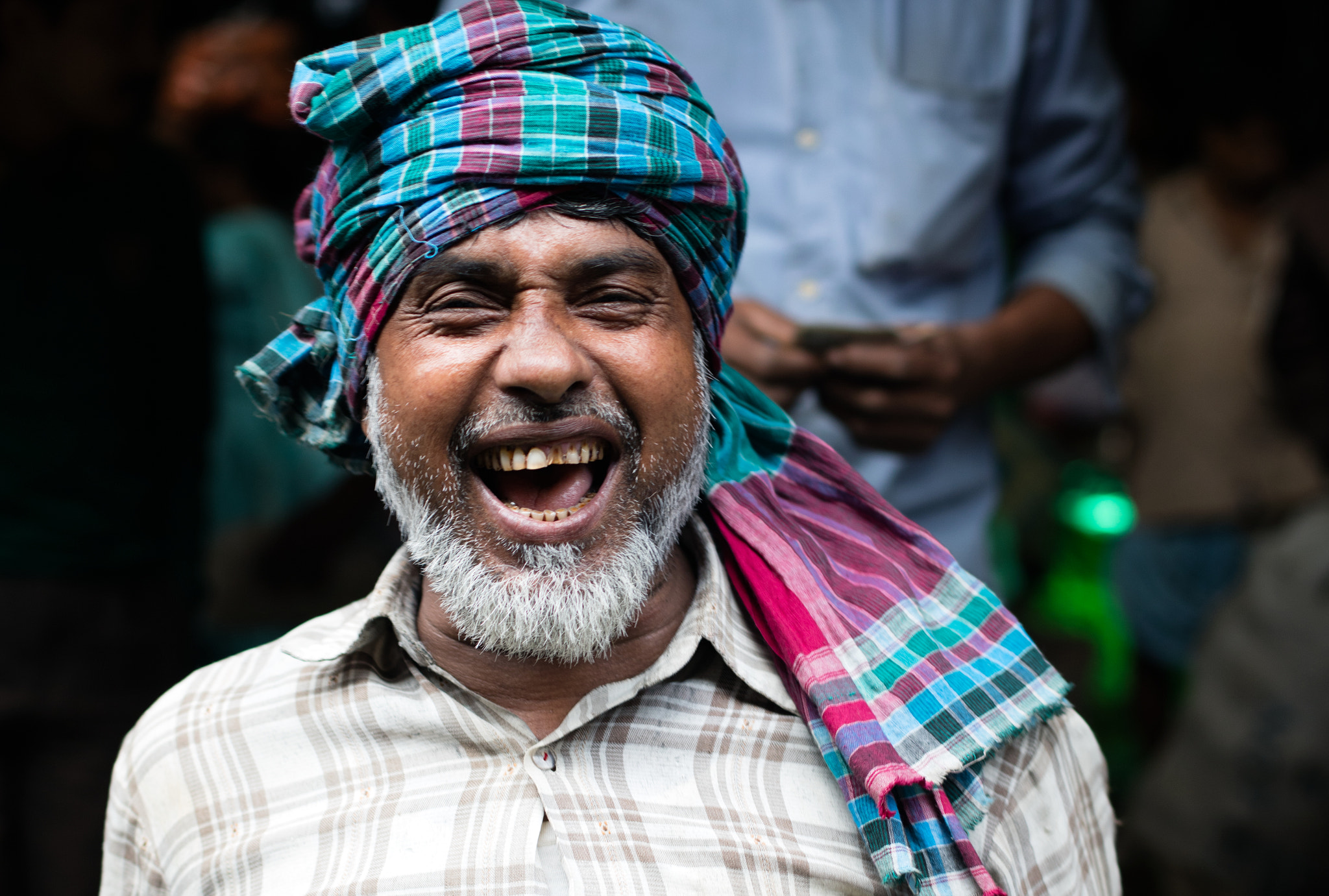 Canon EOS 5DS + Canon EF 50mm F1.4 USM sample photo. Zuolaughing man veg market photography