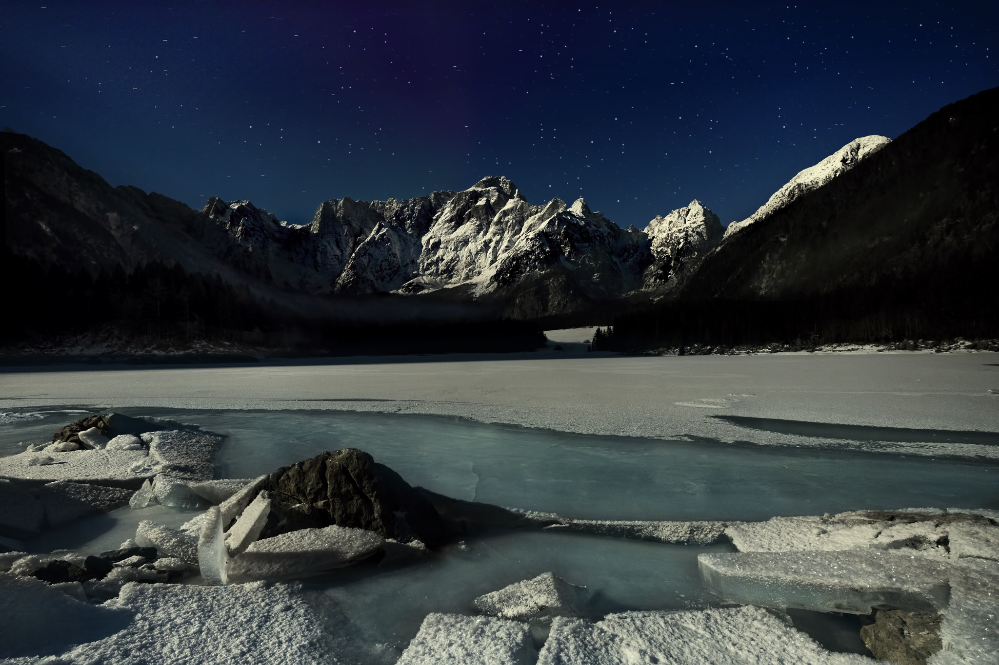 Canon EOS 5DS R sample photo. Frozen kingdom in the light of the full moon photography