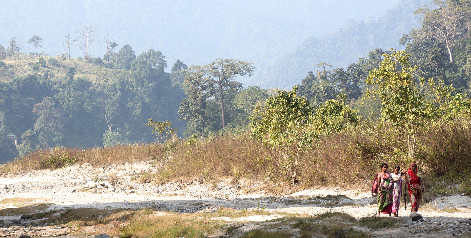 Canon EOS 5DS + Canon EF 70-200mm F4L USM sample photo. Girls on riverbank, assam photography