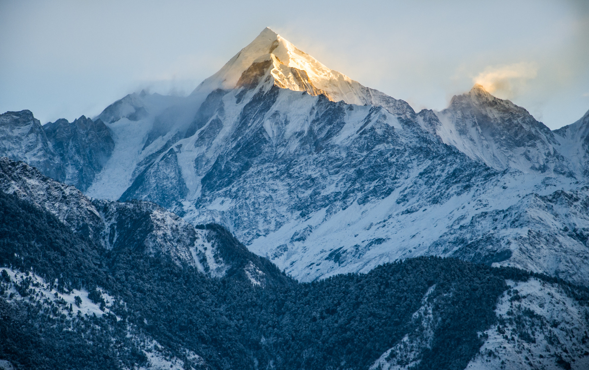 Nikon D4S sample photo. Sun rays over the panchchuli peaks photography