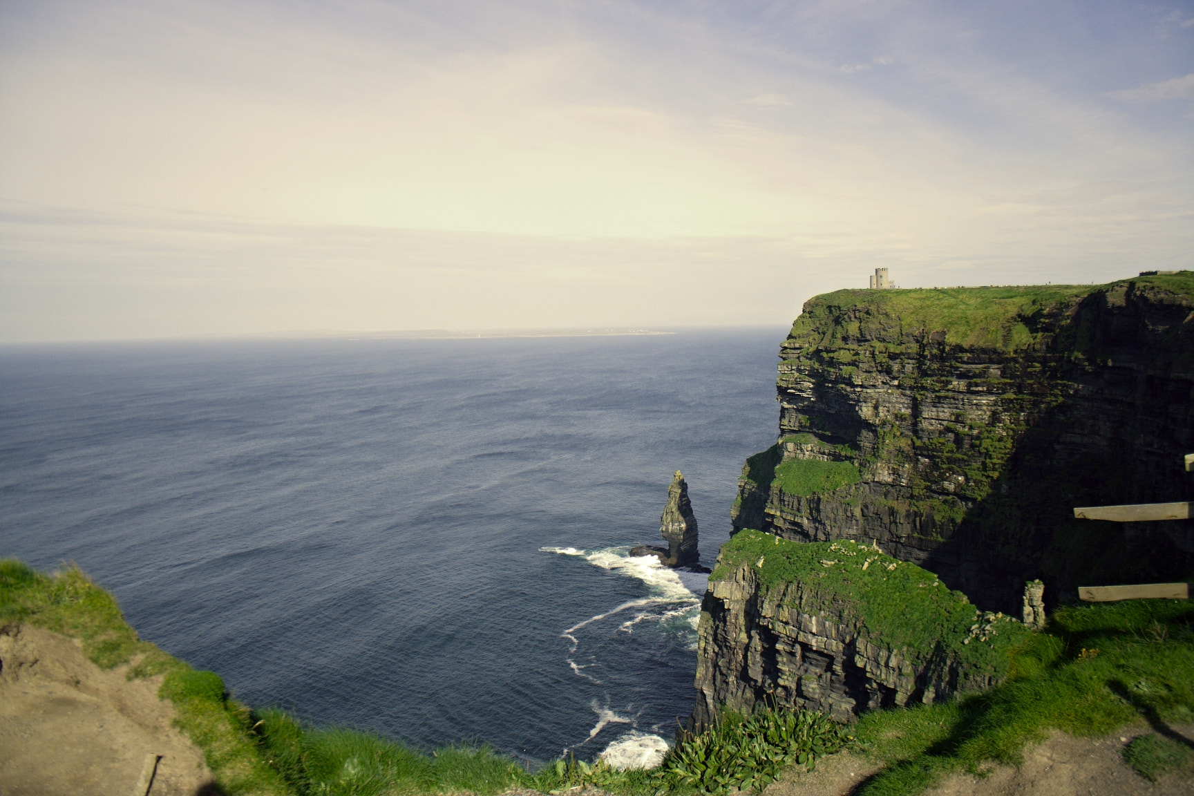 Canon EOS 350D (EOS Digital Rebel XT / EOS Kiss Digital N) + 18.00 - 55.00 mm sample photo. Cliffs of moher photography