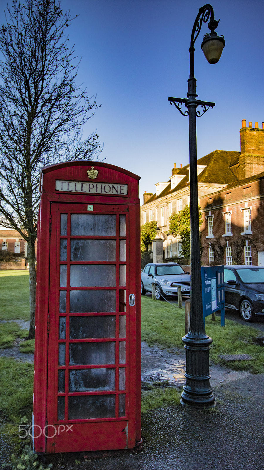 Canon EF-S 10-18mm F4.5–5.6 IS STM sample photo. Old telephone box photography