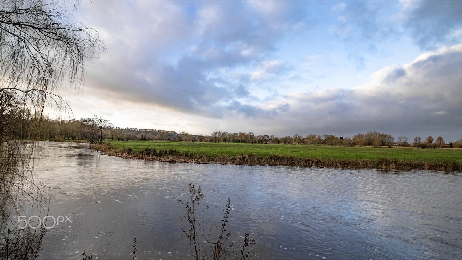 Canon EOS 750D (EOS Rebel T6i / EOS Kiss X8i) + Canon EF-S 10-18mm F4.5–5.6 IS STM sample photo. Across the water meadows photography