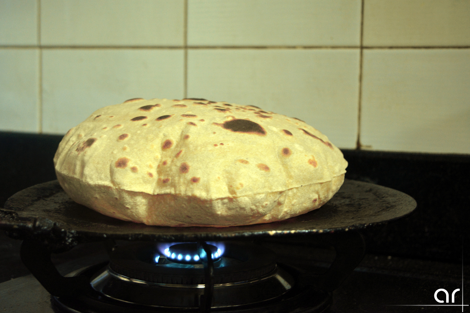 AF Zoom-Nikkor 28-100mm f/3.5-5.6G sample photo. Bread photography