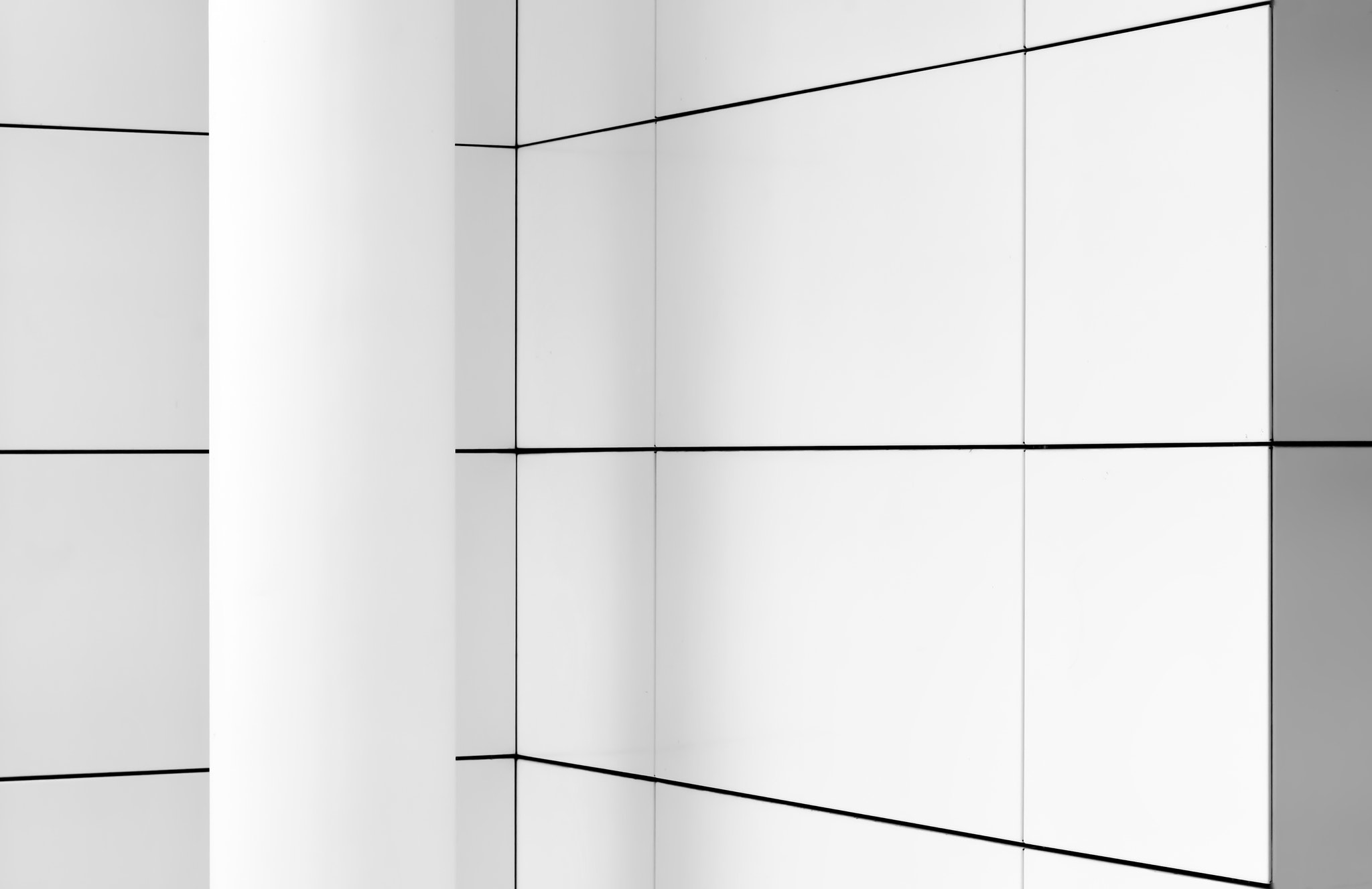 The white pillar