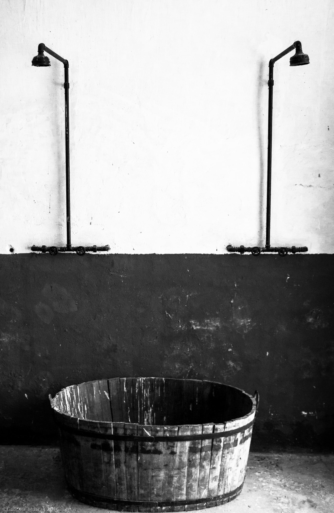 Sigma 17-70mm F2.8-4 DC Macro OS HSM sample photo. Terezìn shower photography