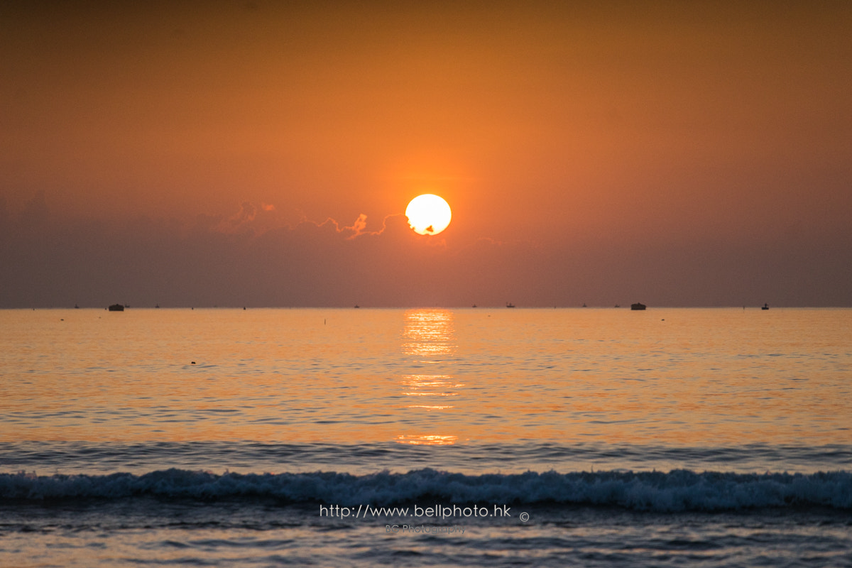 Sony a7 + Canon EF 70-200mm F4L IS USM sample photo. Sunrise on sea level. photography