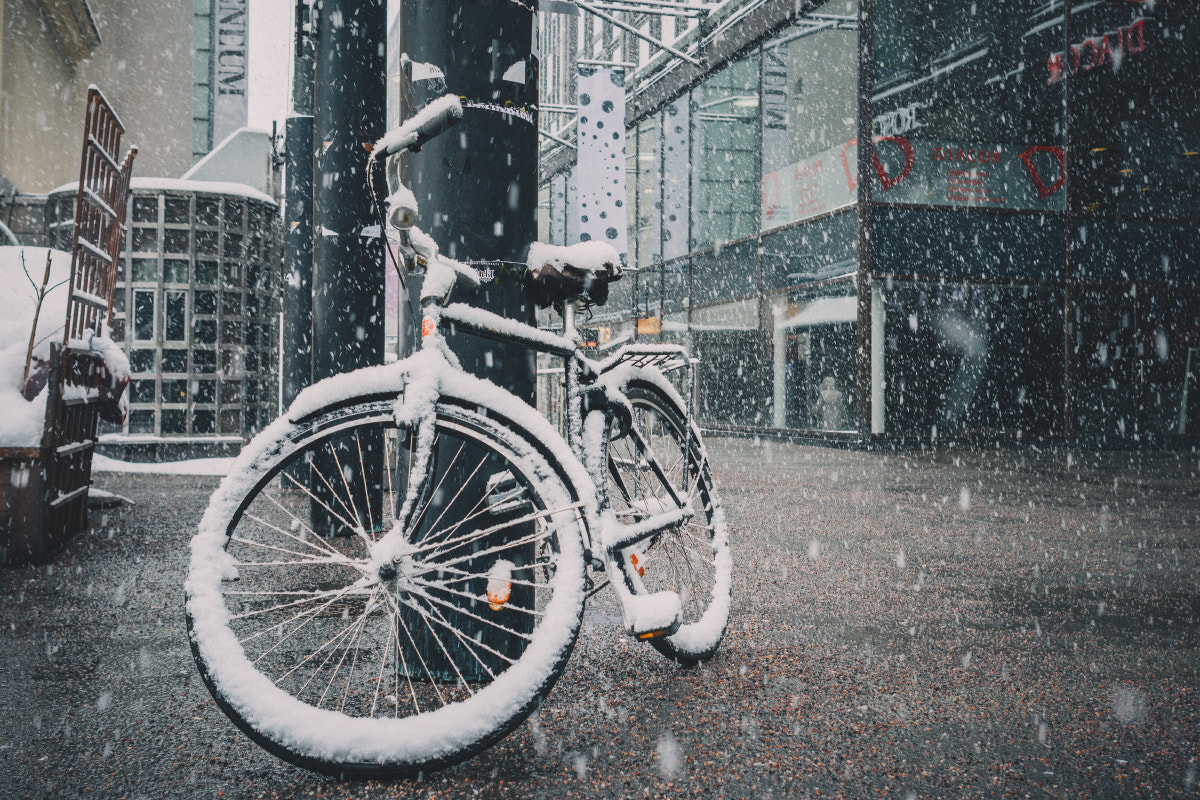 Nikon D7100 + Nikon AF Nikkor 24mm F2.8D sample photo. A bicycle in helsinki photography