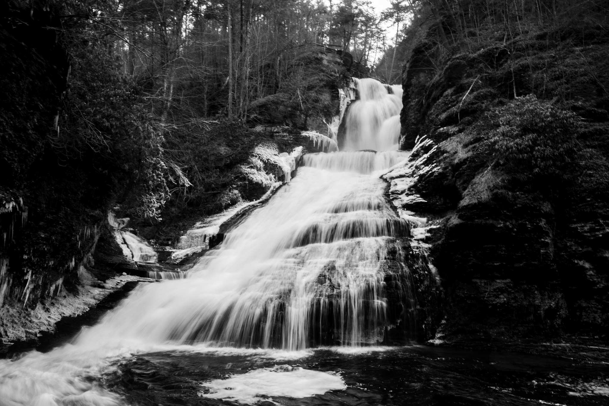 Canon EOS 500D (EOS Rebel T1i / EOS Kiss X3) + Canon EF 16-35mm F4L IS USM sample photo. Dingmans falls photography