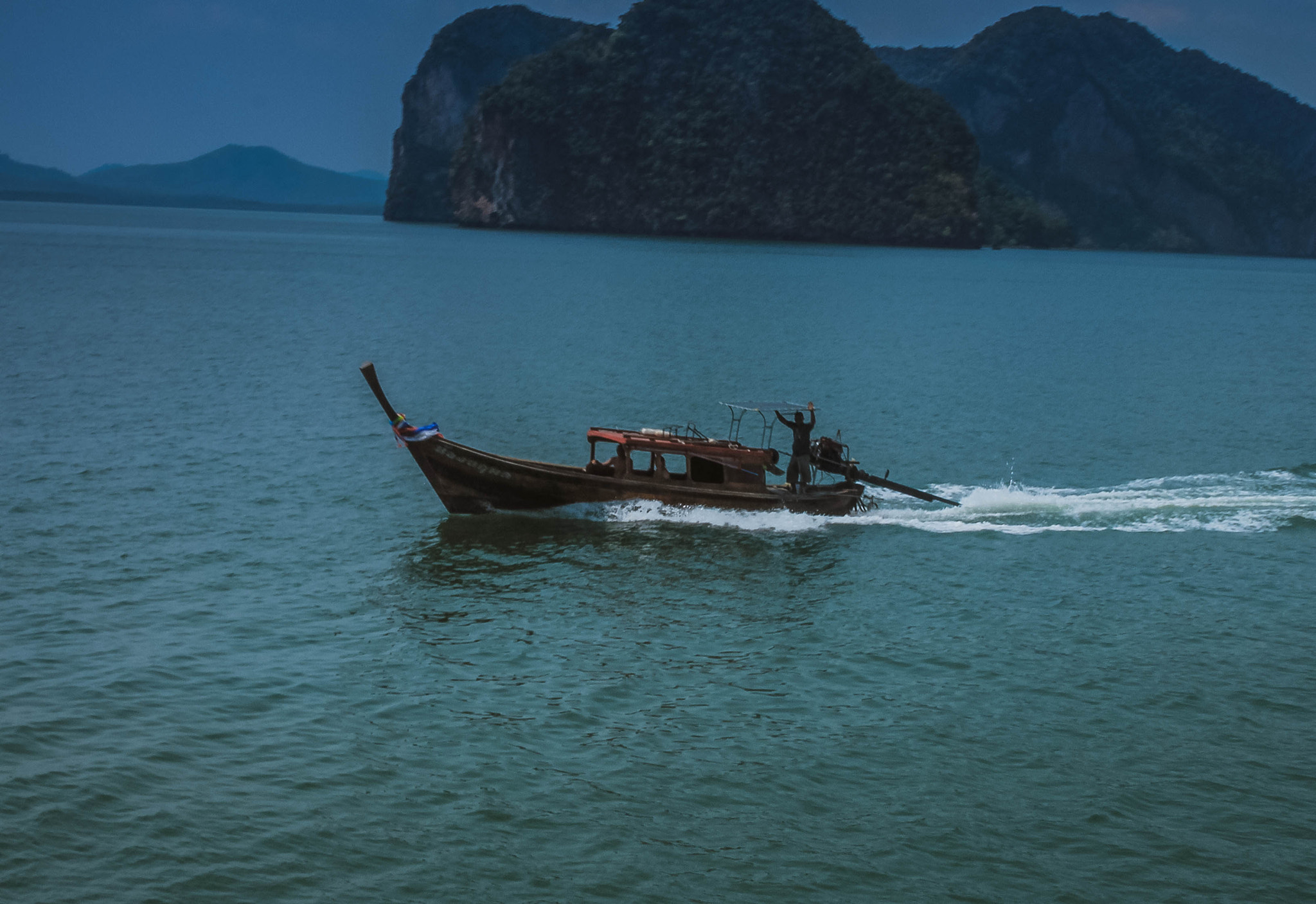 Canon EF 17-35mm f/2.8L + 1.4x sample photo. Man and his ship photography