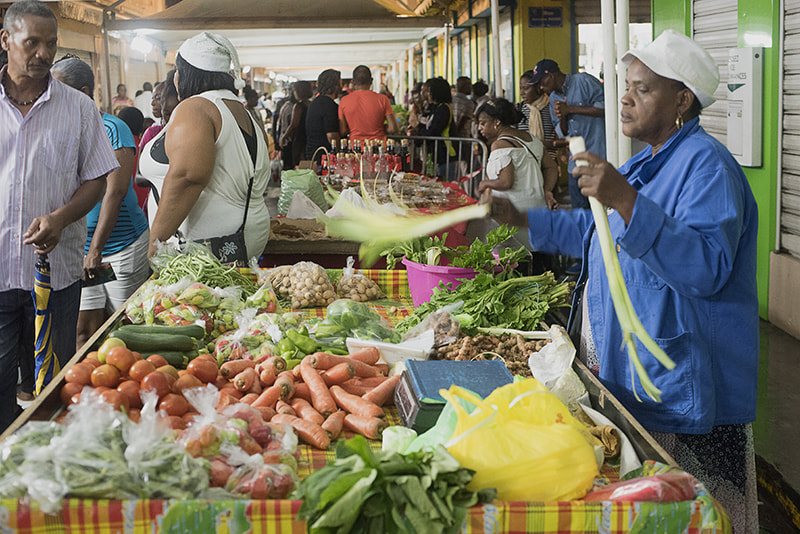 Nikon D750 + AF Nikkor 50mm f/1.4 sample photo. Marché de rue photography