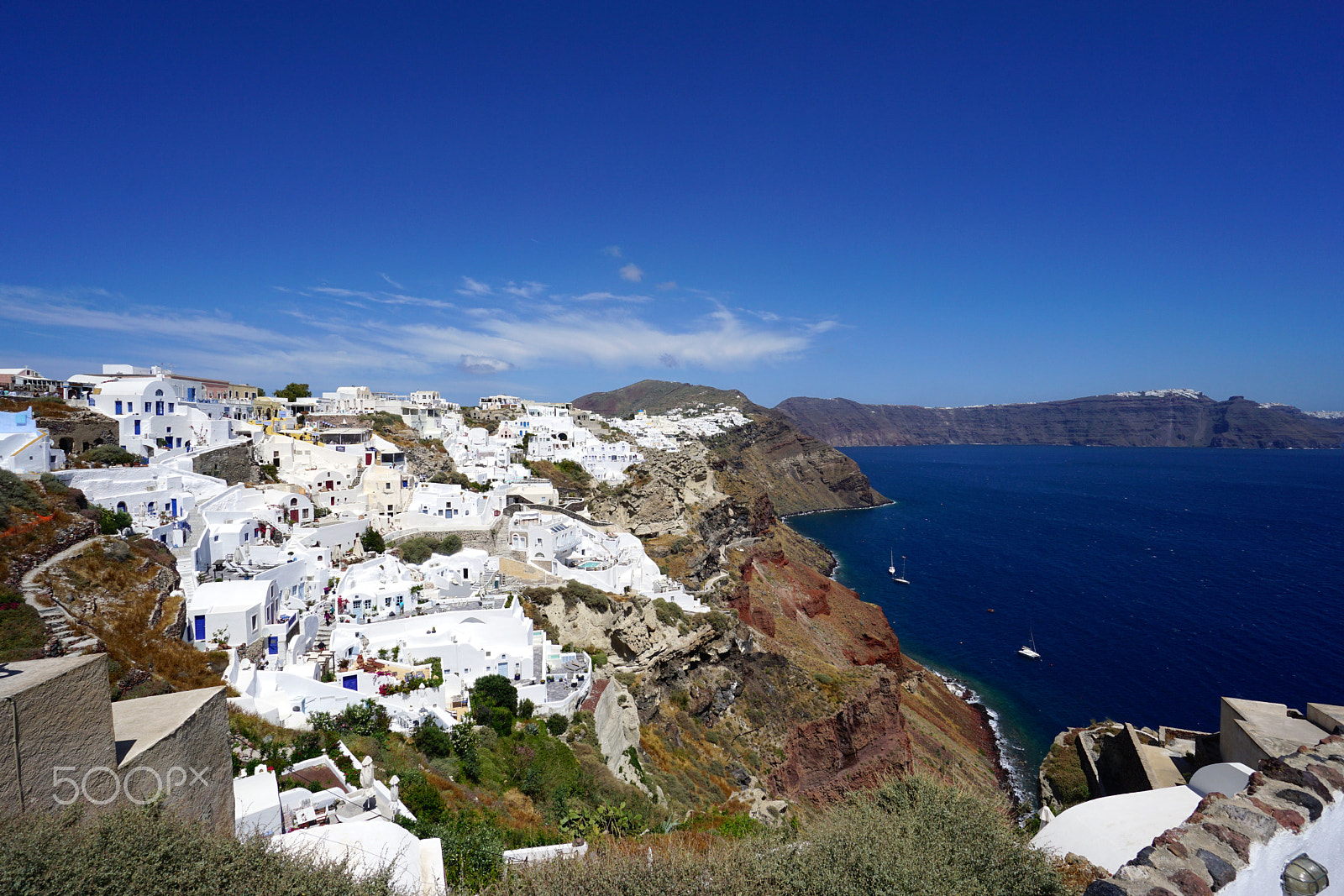 Sony a6000 + Sony E 10-18mm F4 OSS sample photo. Village of oia, santorini photography