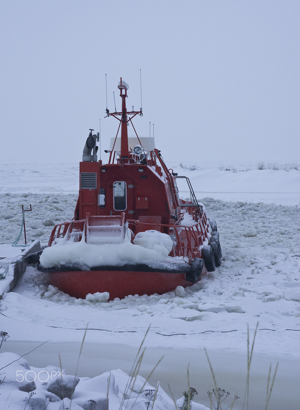 Sony Alpha DSLR-A580 + Minolta AF 50mm F1.7 New sample photo. Pilot boat in the harbour at marjaniemi photography