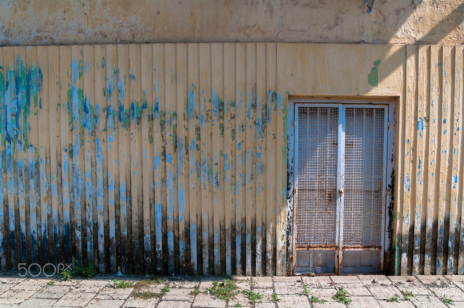 Pentax K-7 sample photo. Cochin corrugated wall photography