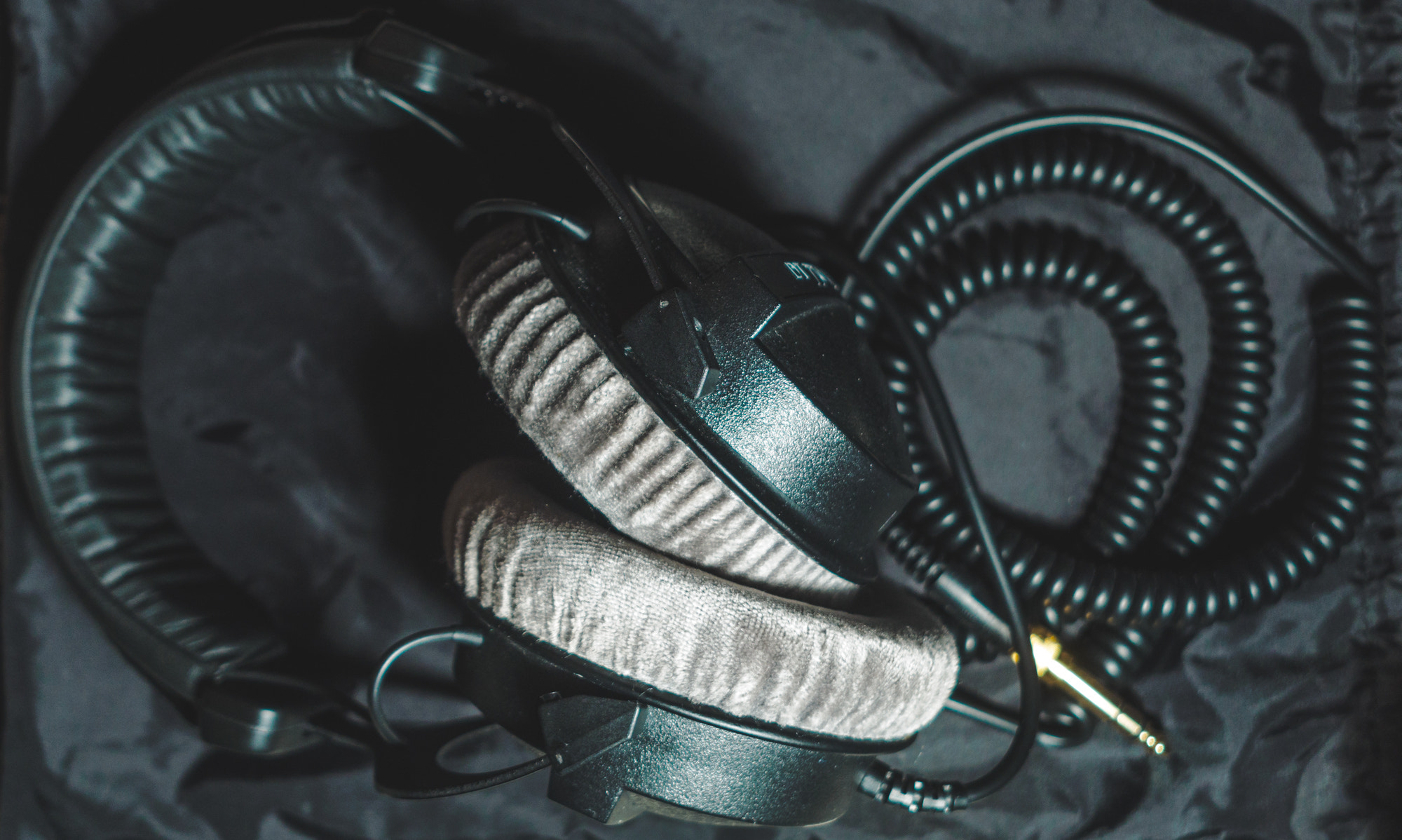 Olympus OM-D E-M1 + Sigma 19mm F2.8 DN Art sample photo. 57/365 - headphones photography