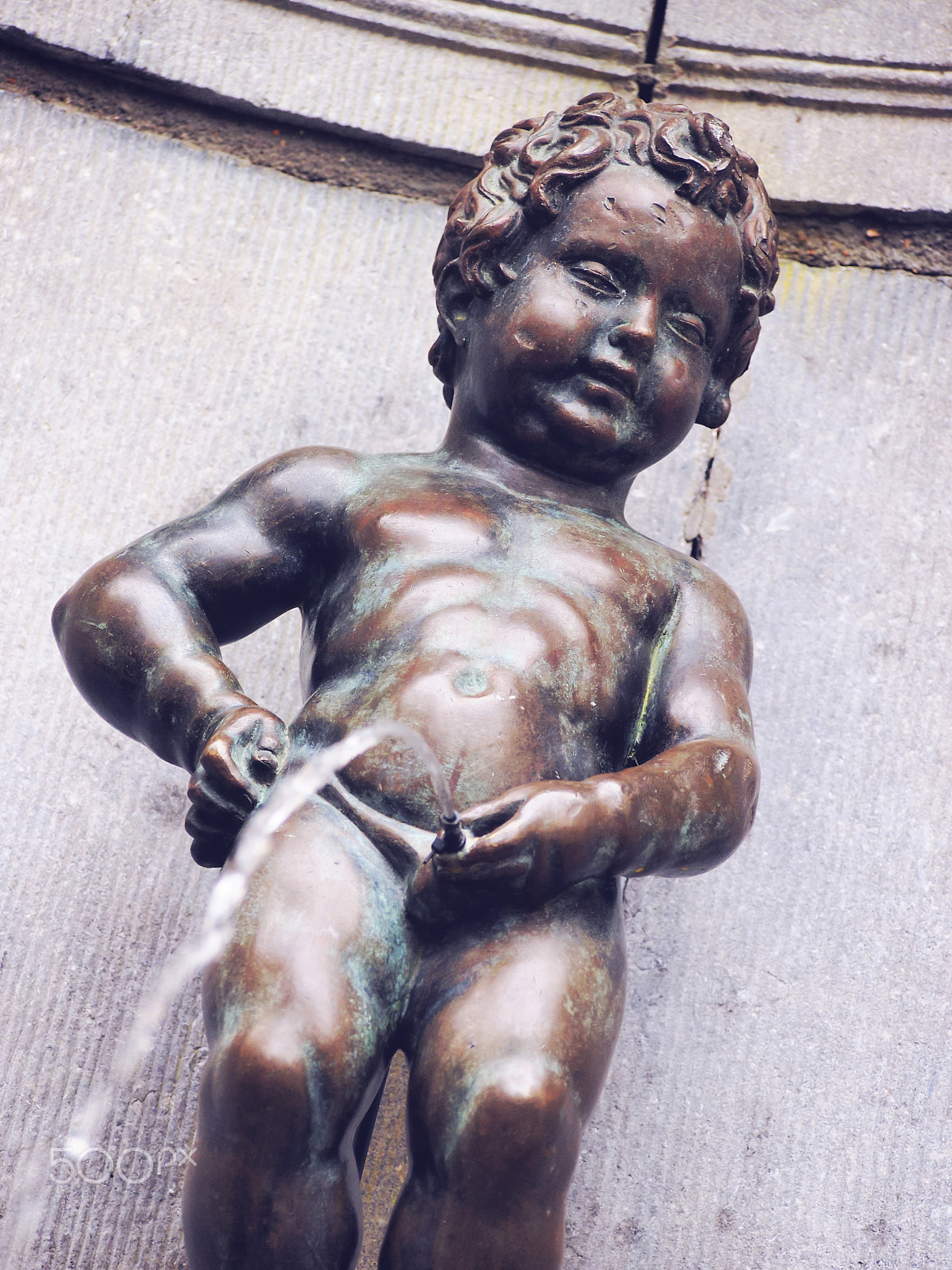 Olympus PEN E-PL3 sample photo. Pissing boy in brussels photography