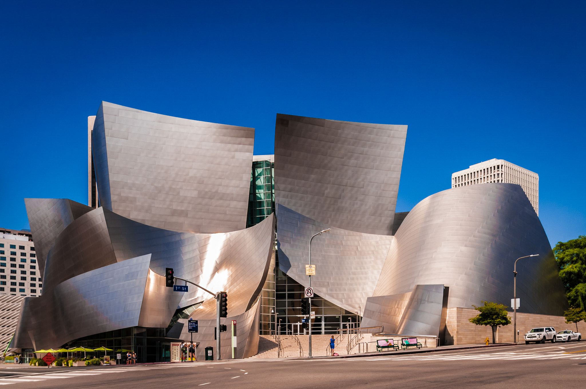 Sigma 17-70mm F2.8-4 DC Macro OS HSM sample photo. Walt disney concert hall photography