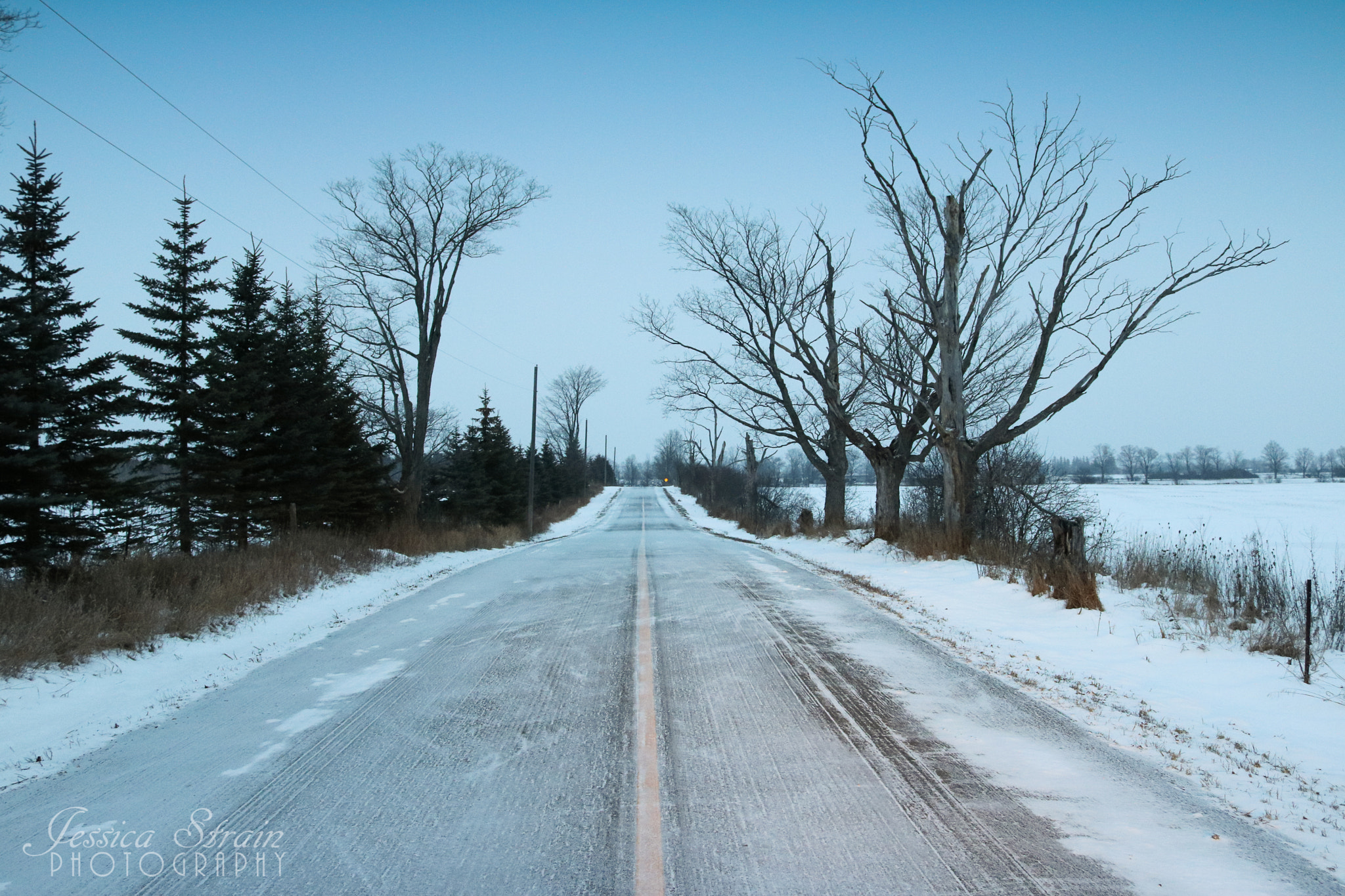 Canon EOS 750D (EOS Rebel T6i / EOS Kiss X8i) sample photo. Winter road photography