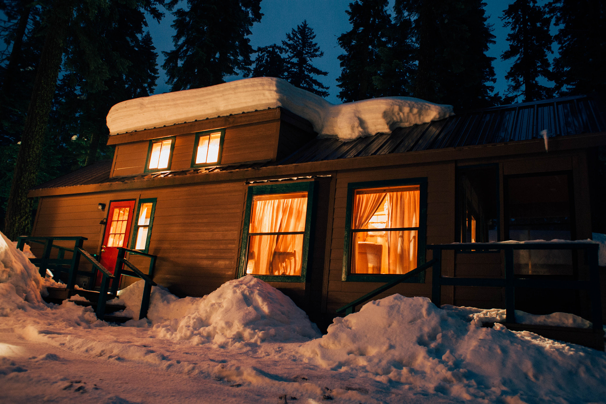 Canon EOS 5D + Canon EF 28mm F1.8 USM sample photo. Sleepy cabin photography