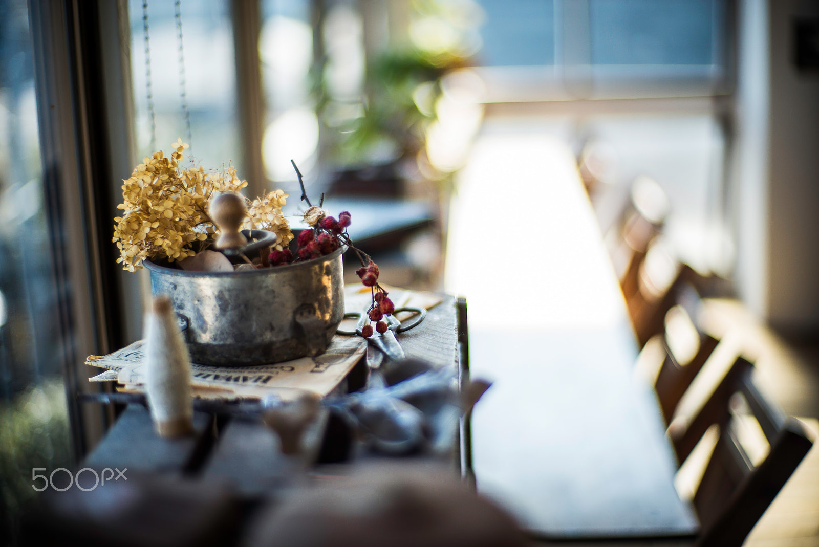 Noctilux-M 1:1/50 sample photo. Sunshine cafe photography